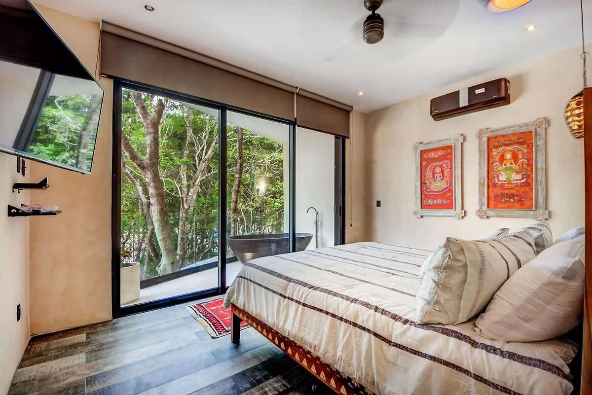 Designer Luxury With Private Pool Oasis Holiday home