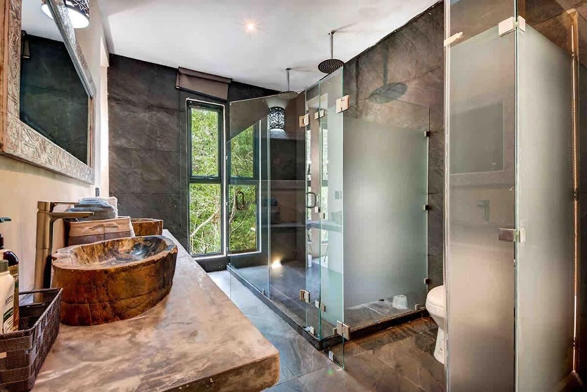 Holiday home Designer Luxury With Private Pool Oasis