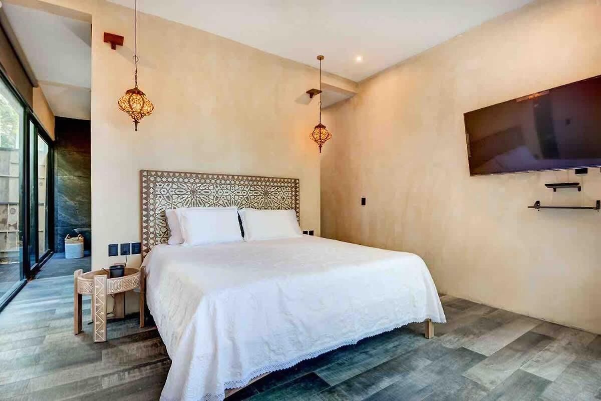 Designer Luxury With Private Pool Oasis Holiday home