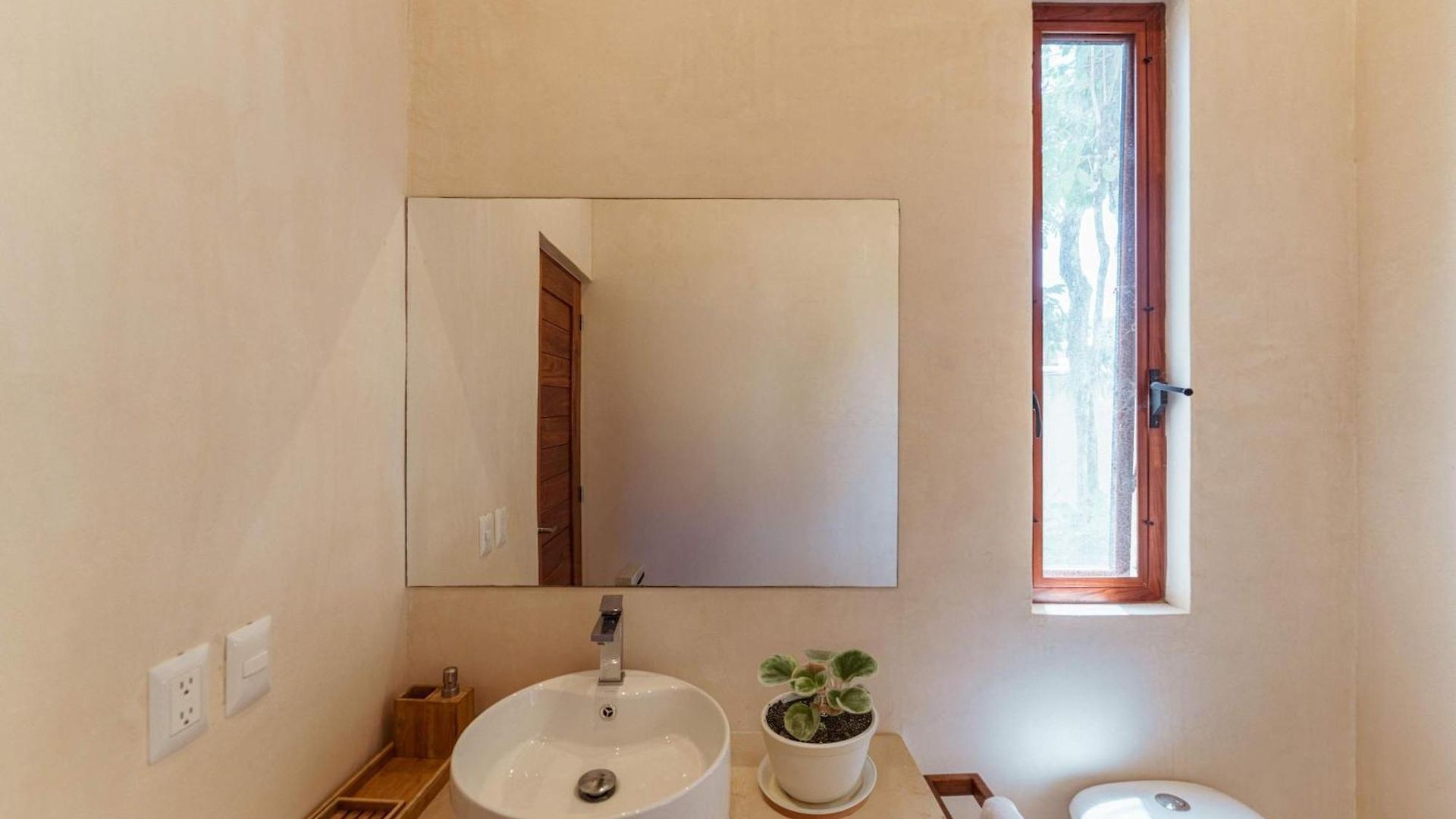 Modern Ground-level 3br Retreat With Private Pool Сasa de vacaciones *