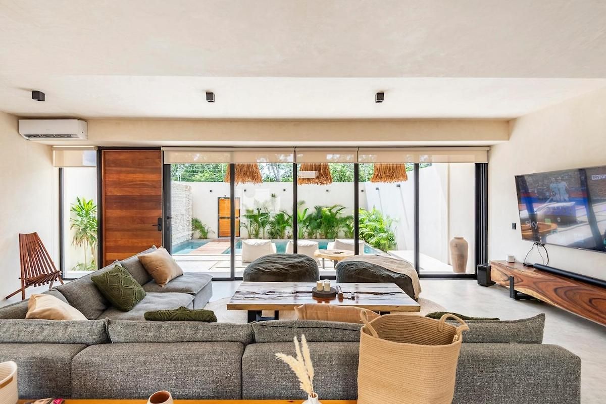 Villa 5-bedroom Private House With Pool In *