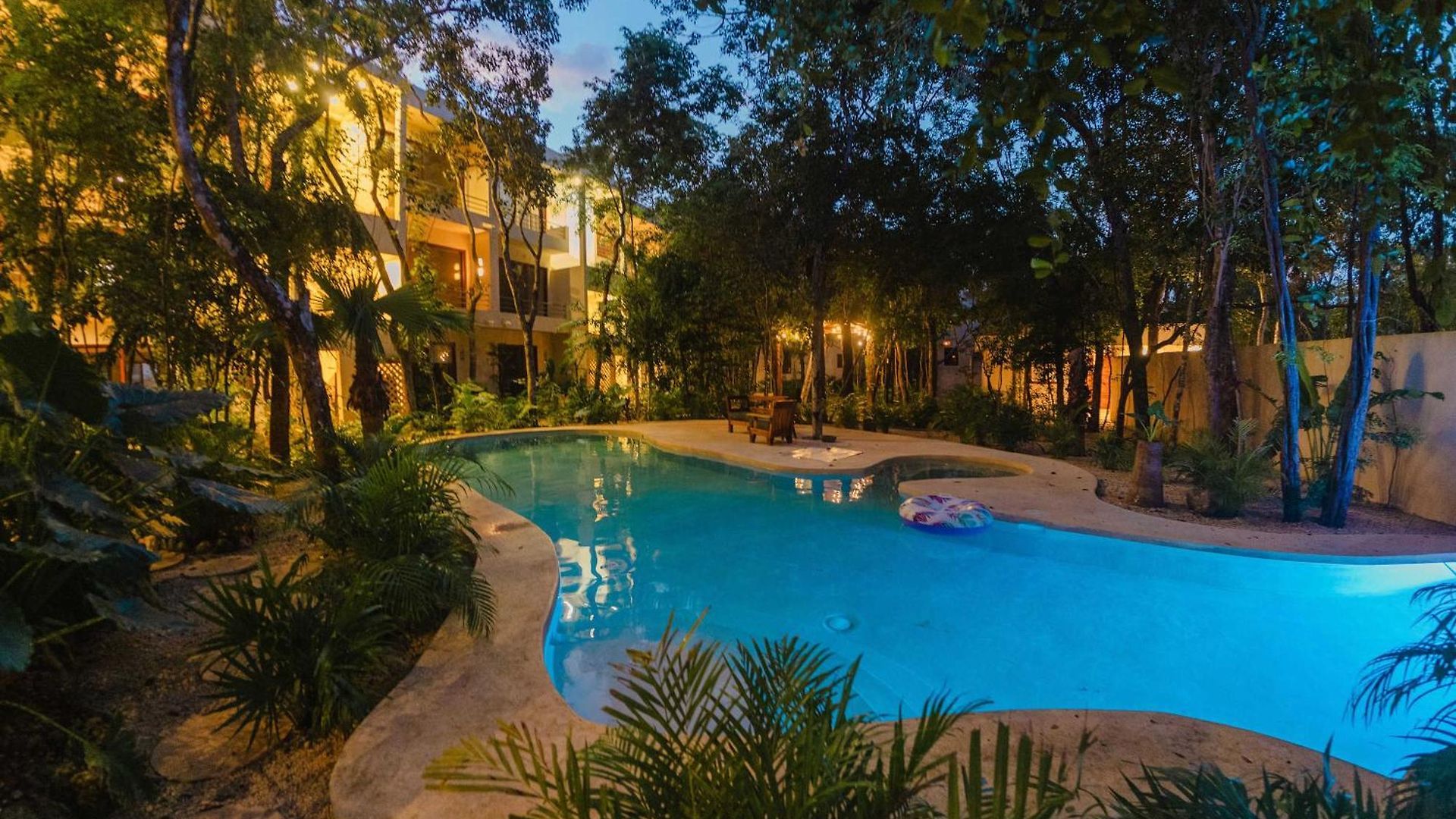 Modern Ground-level 3br Retreat With Private Pool Сasa de vacaciones *