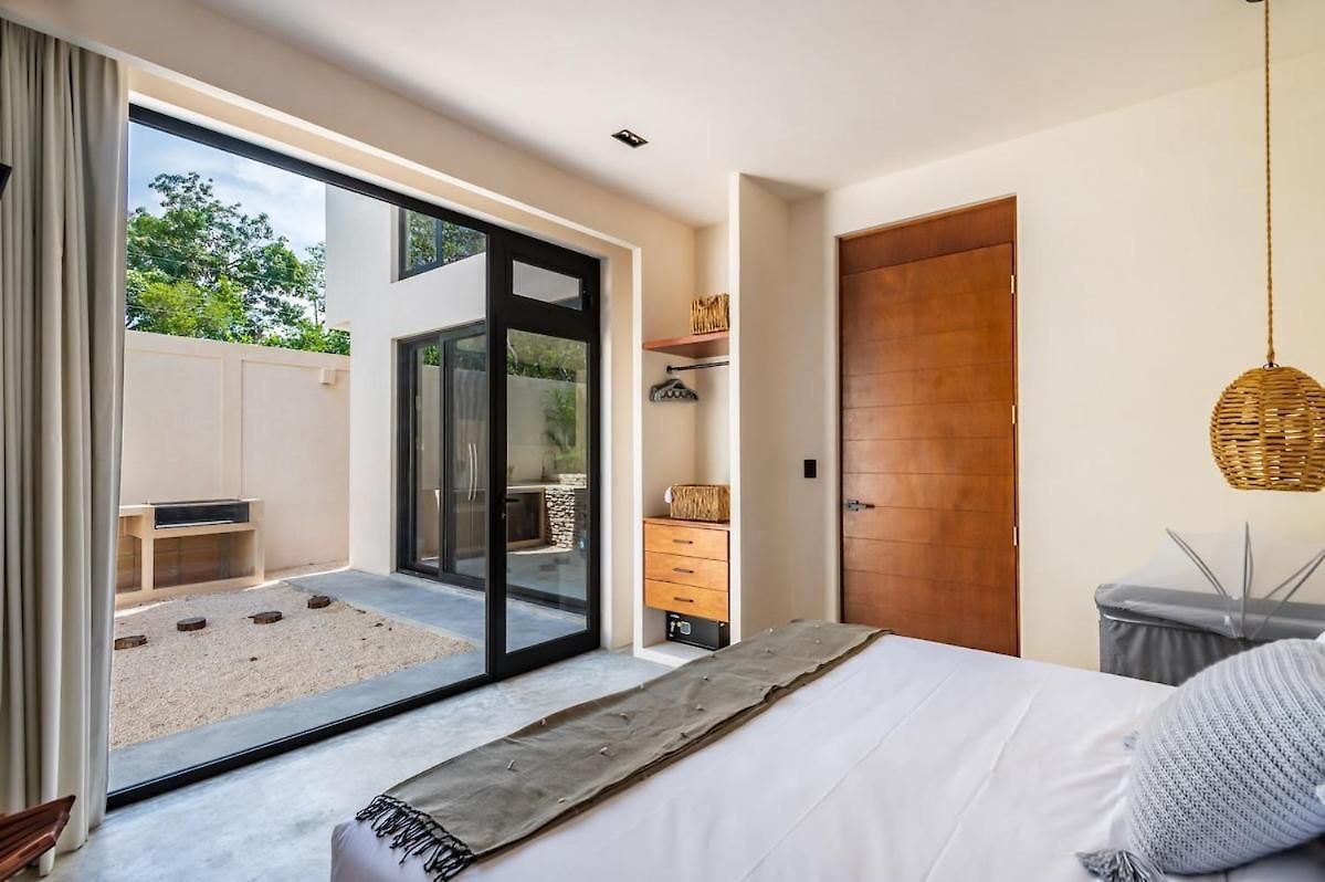 5-bedroom Private House With Pool In