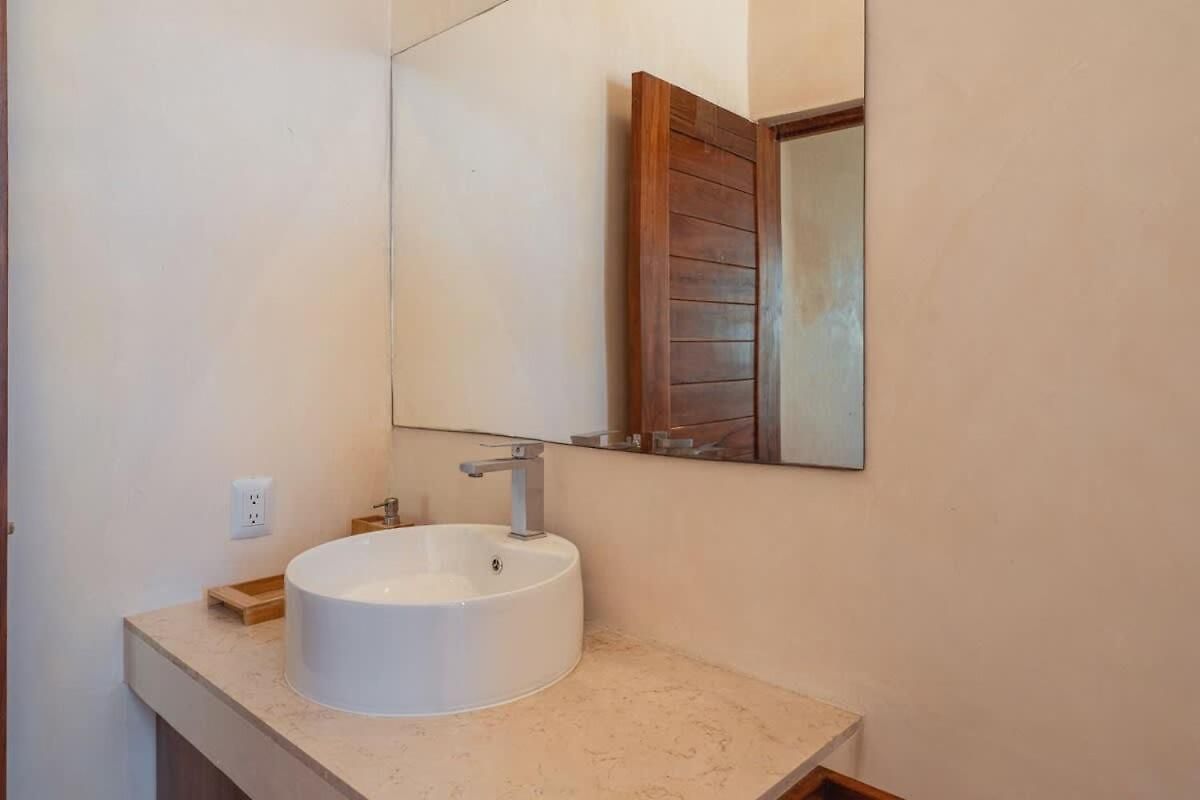 Private 6br Jungle Compound With Rooftop Pool *