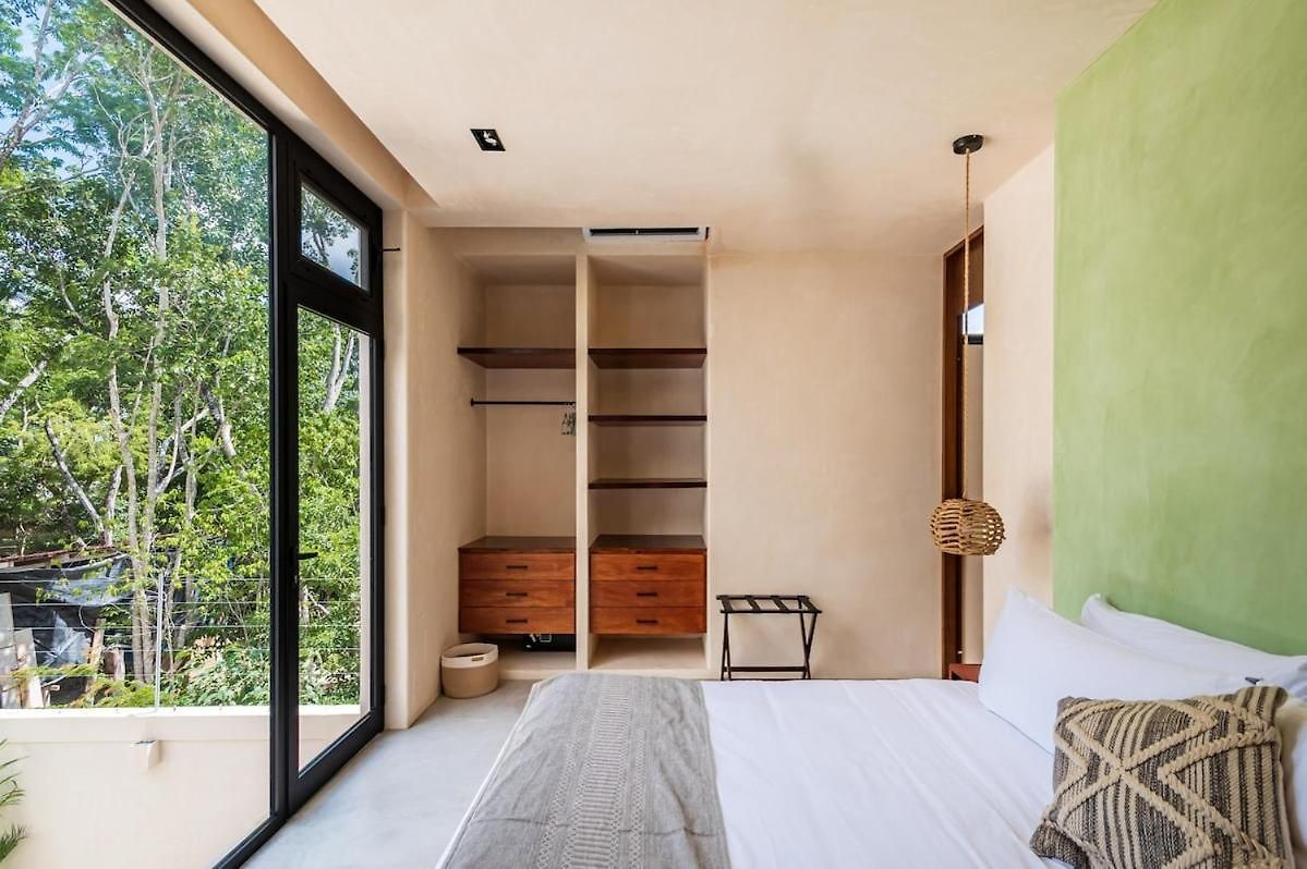 5-bedroom Private House With Pool In *