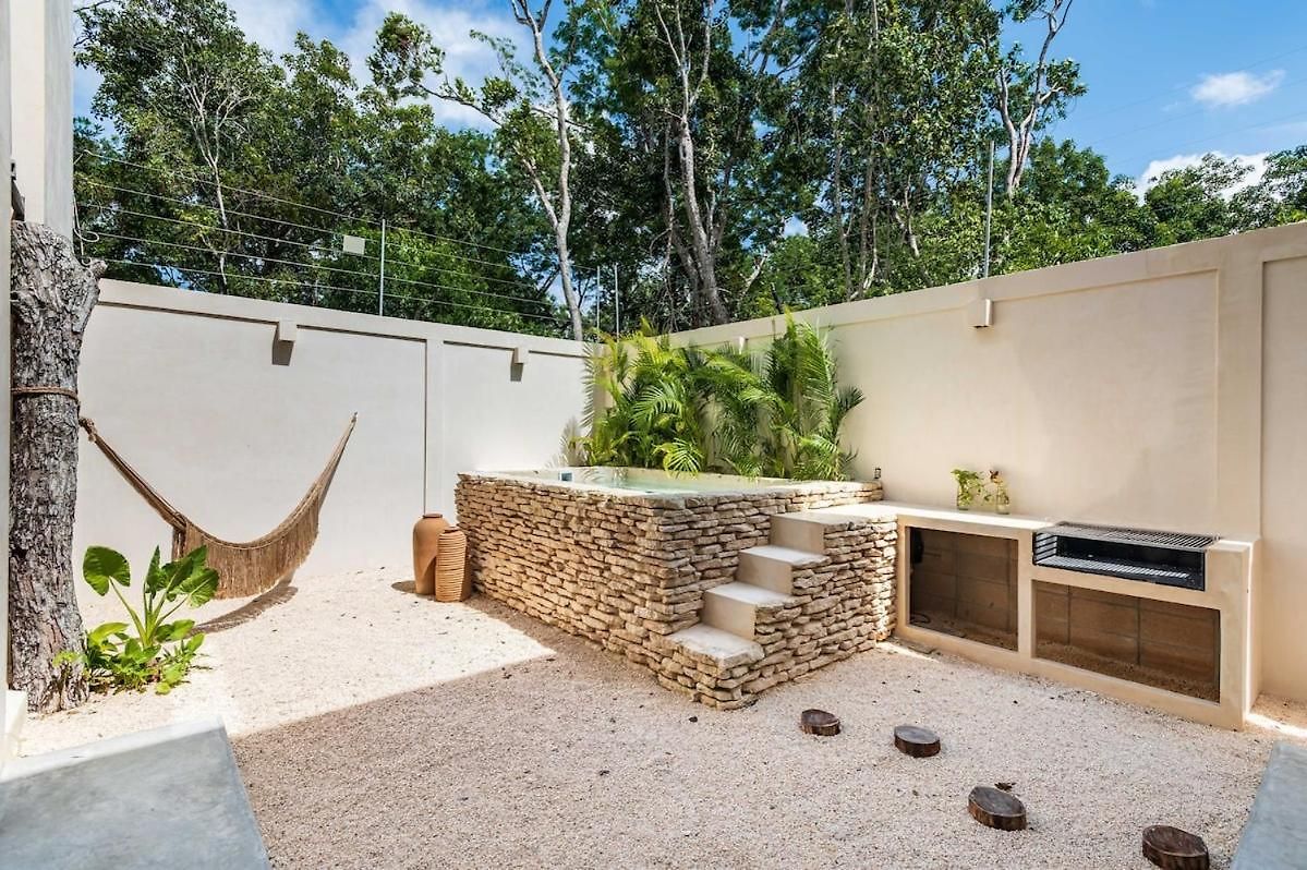 5-bedroom Private House With Pool In *
