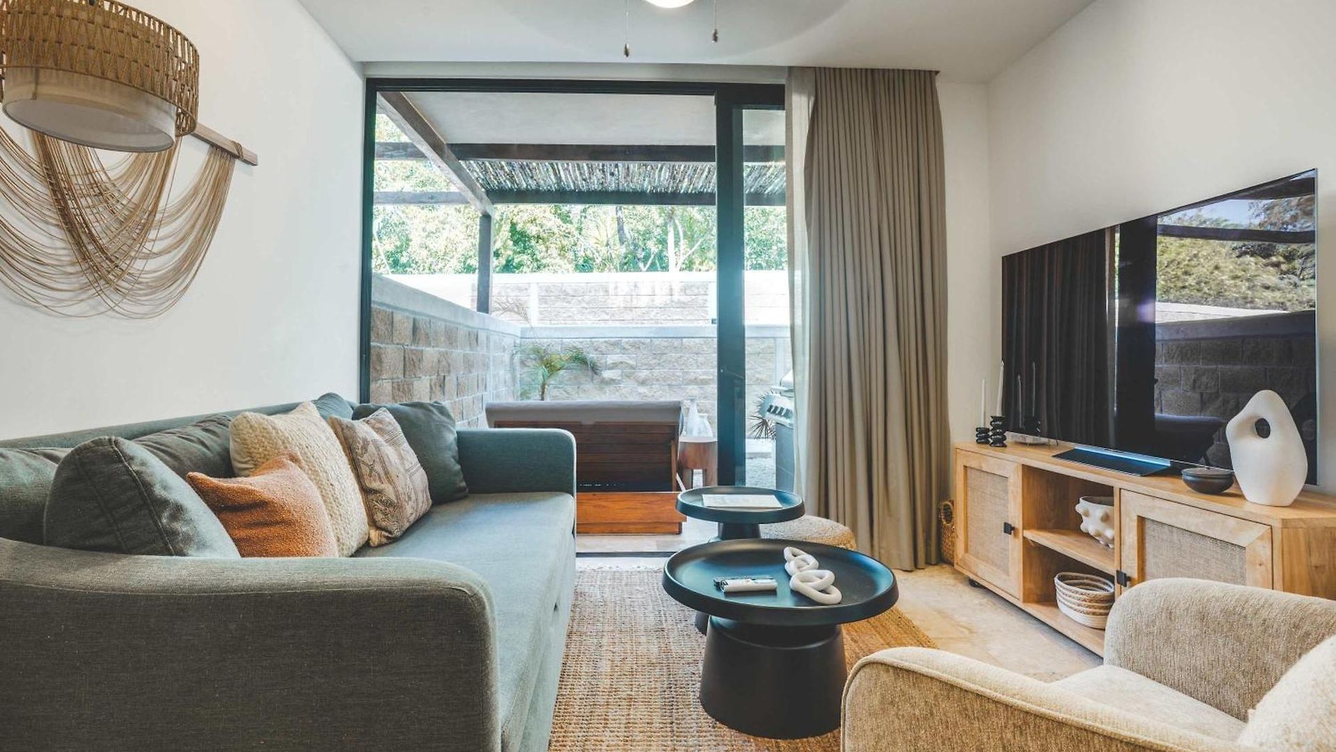 Luxury 2br Retreat With Private Pool & Apartamento *
