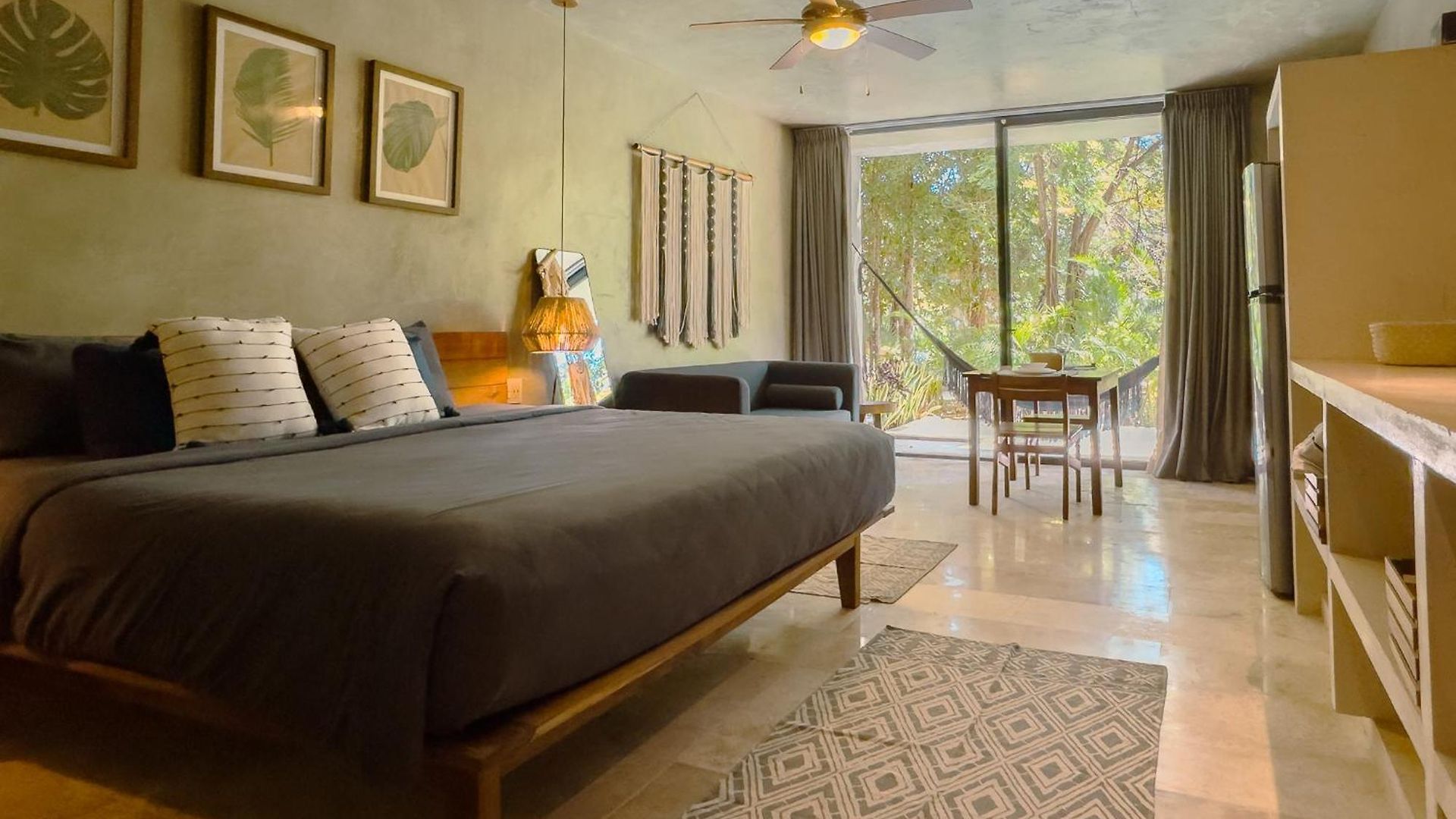 107 Private Pool & King Bed Seremonia Apartment *