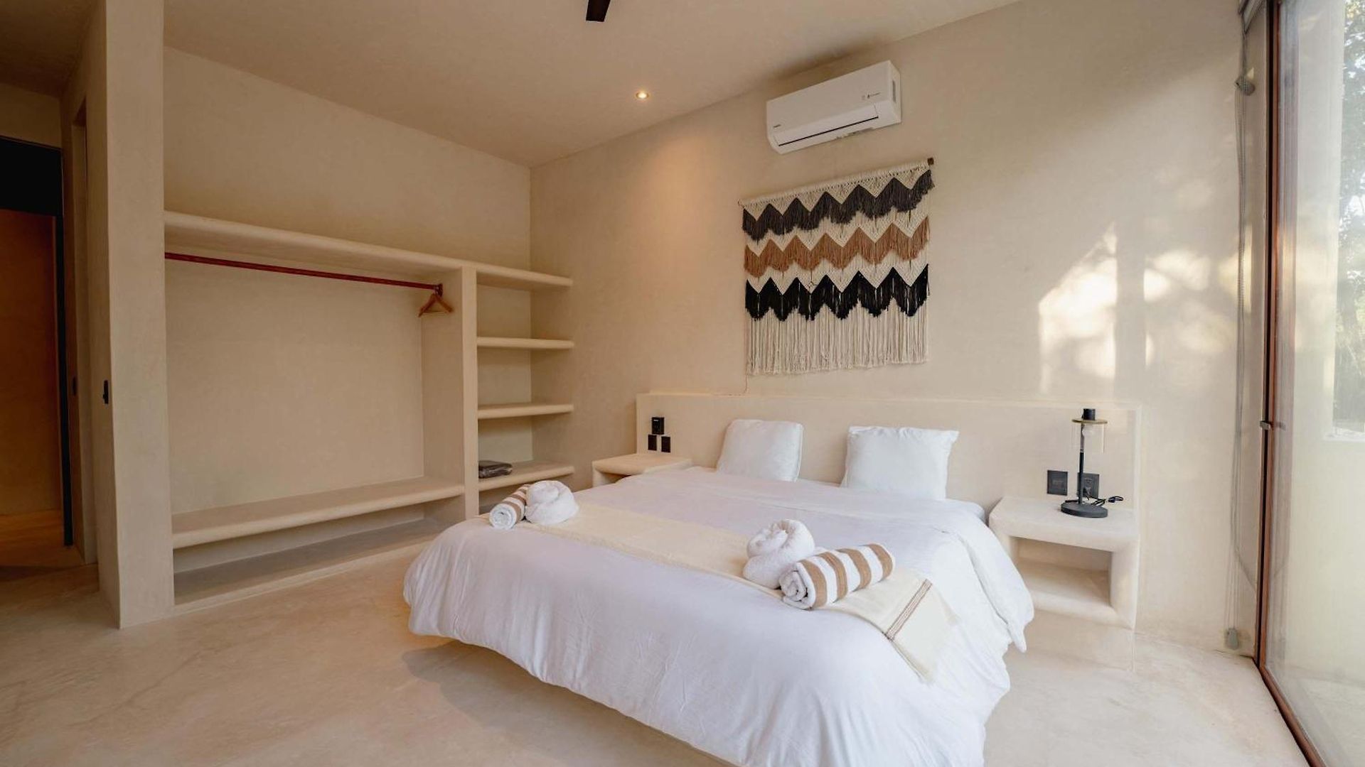 Luxury 2br Retreat With Private Rooftop - Holistika *