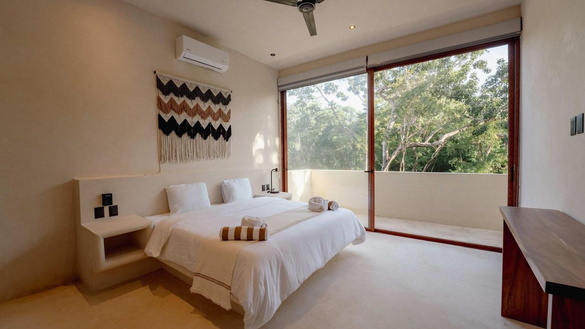 Apartment Luxury 2br Retreat With Private Rooftop - Holistika *