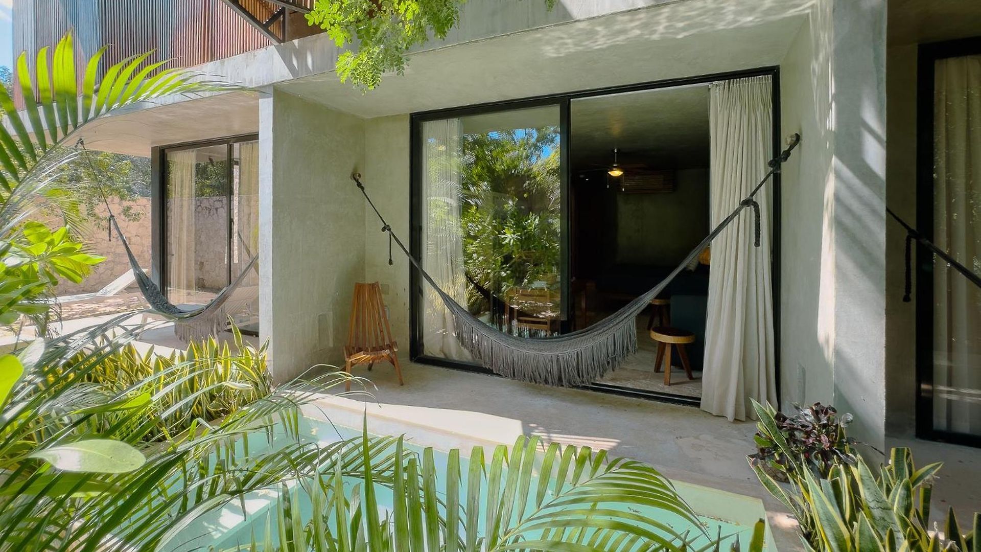 107 Private Pool & King Bed Seremonia Apartment