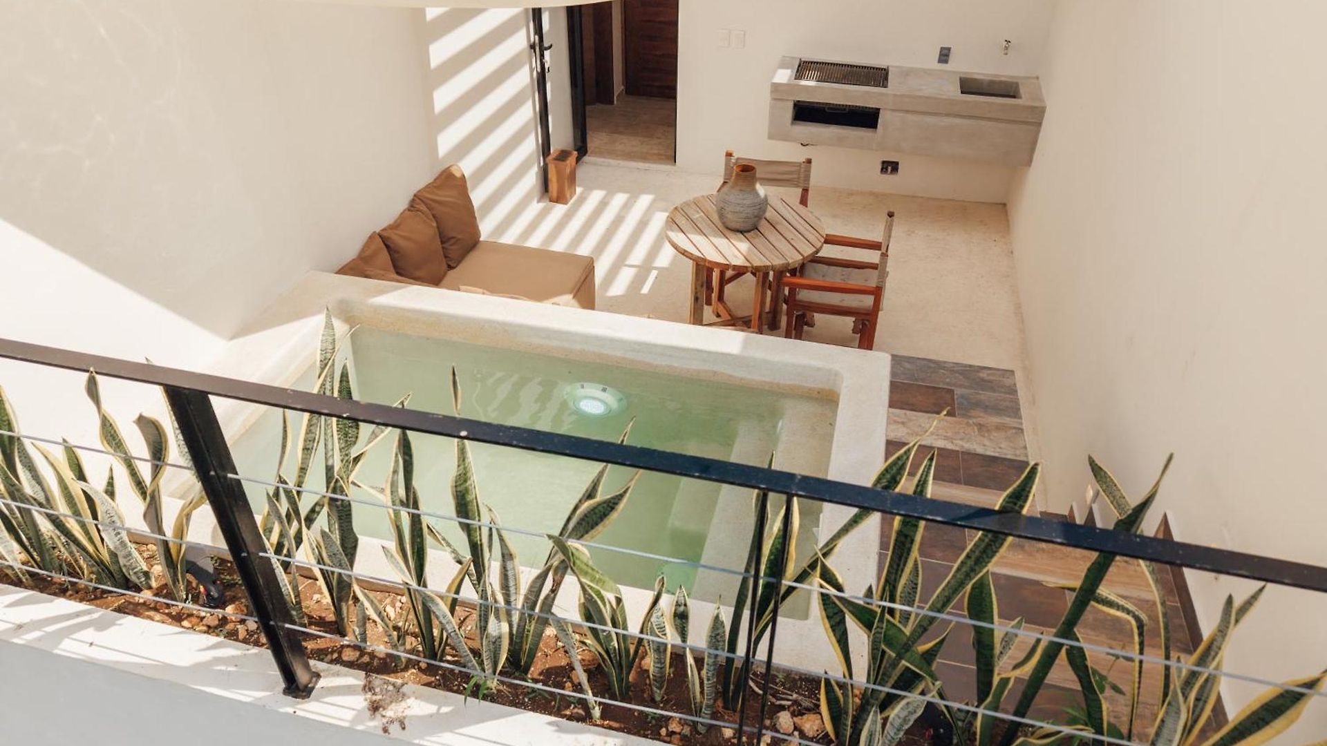 Elegant Duplex With Rooftop Jacuzzi In *