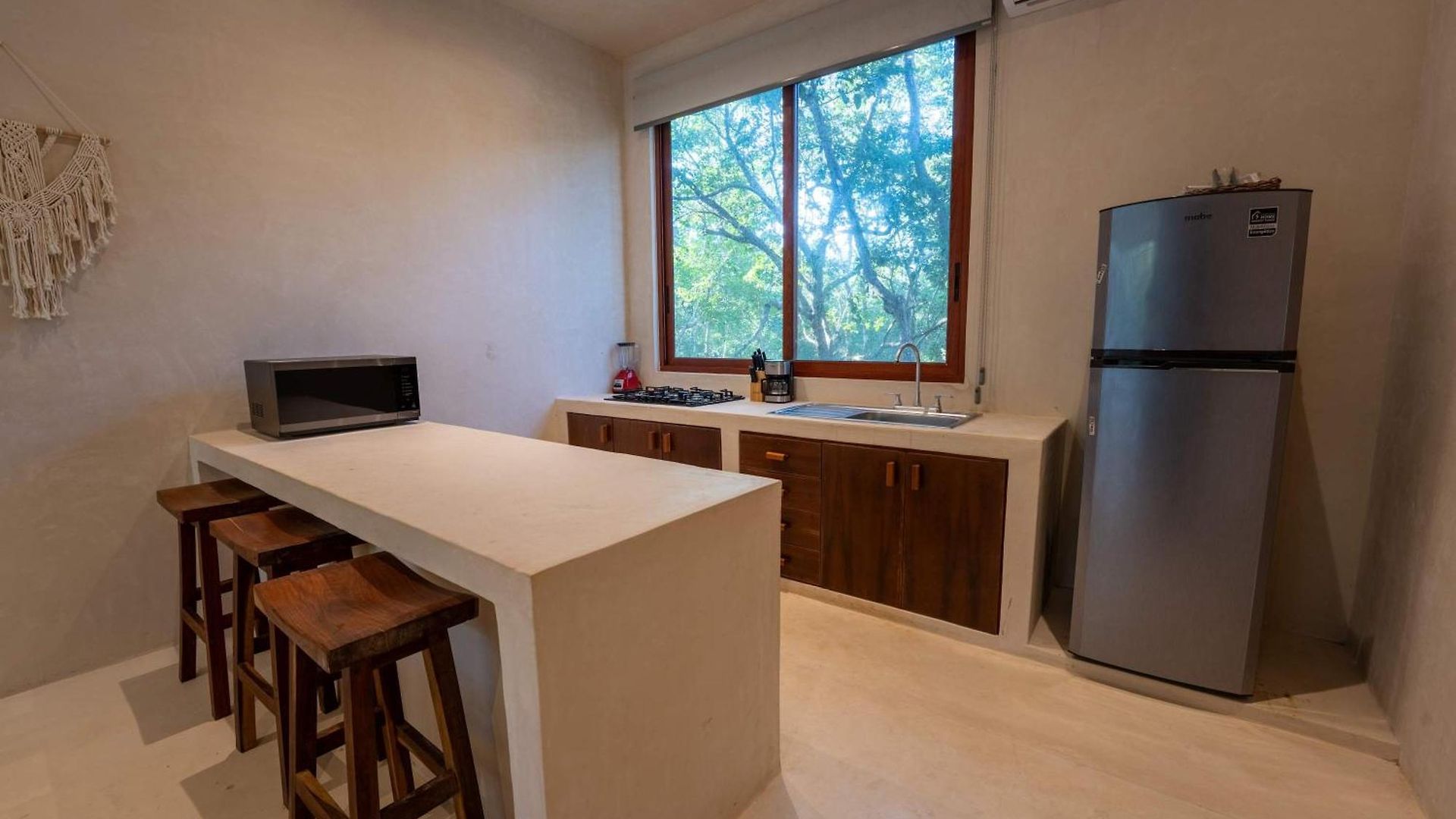 Luxury 2br Retreat With Private Rooftop - Holistika Apartment *