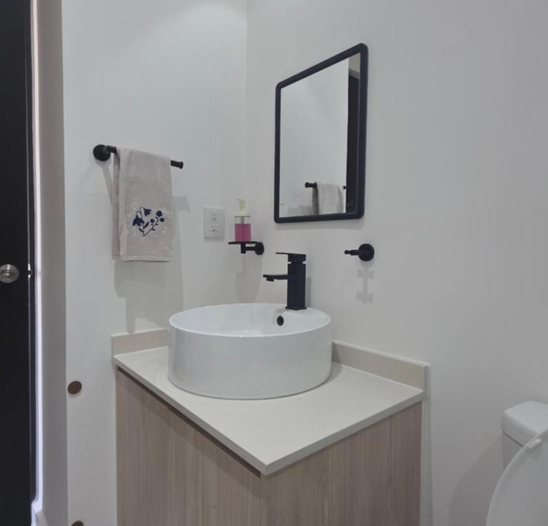 Spacious 2br With 24 7 Security Apartment *