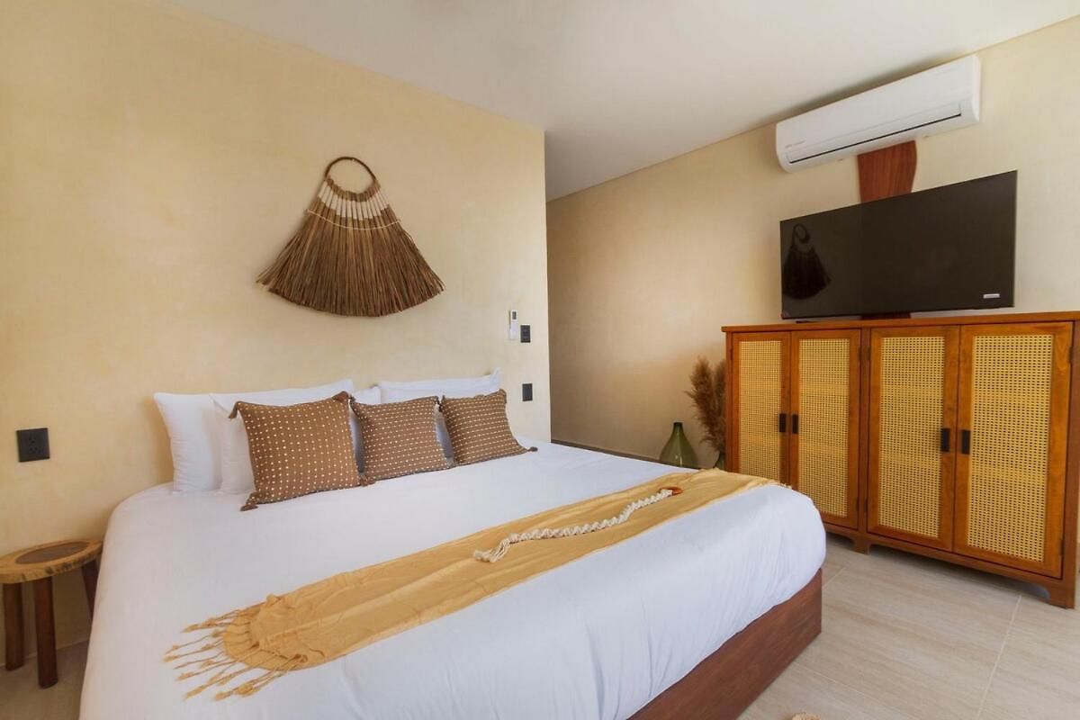 2 Bdm Each With A Private Pool, At Elements *