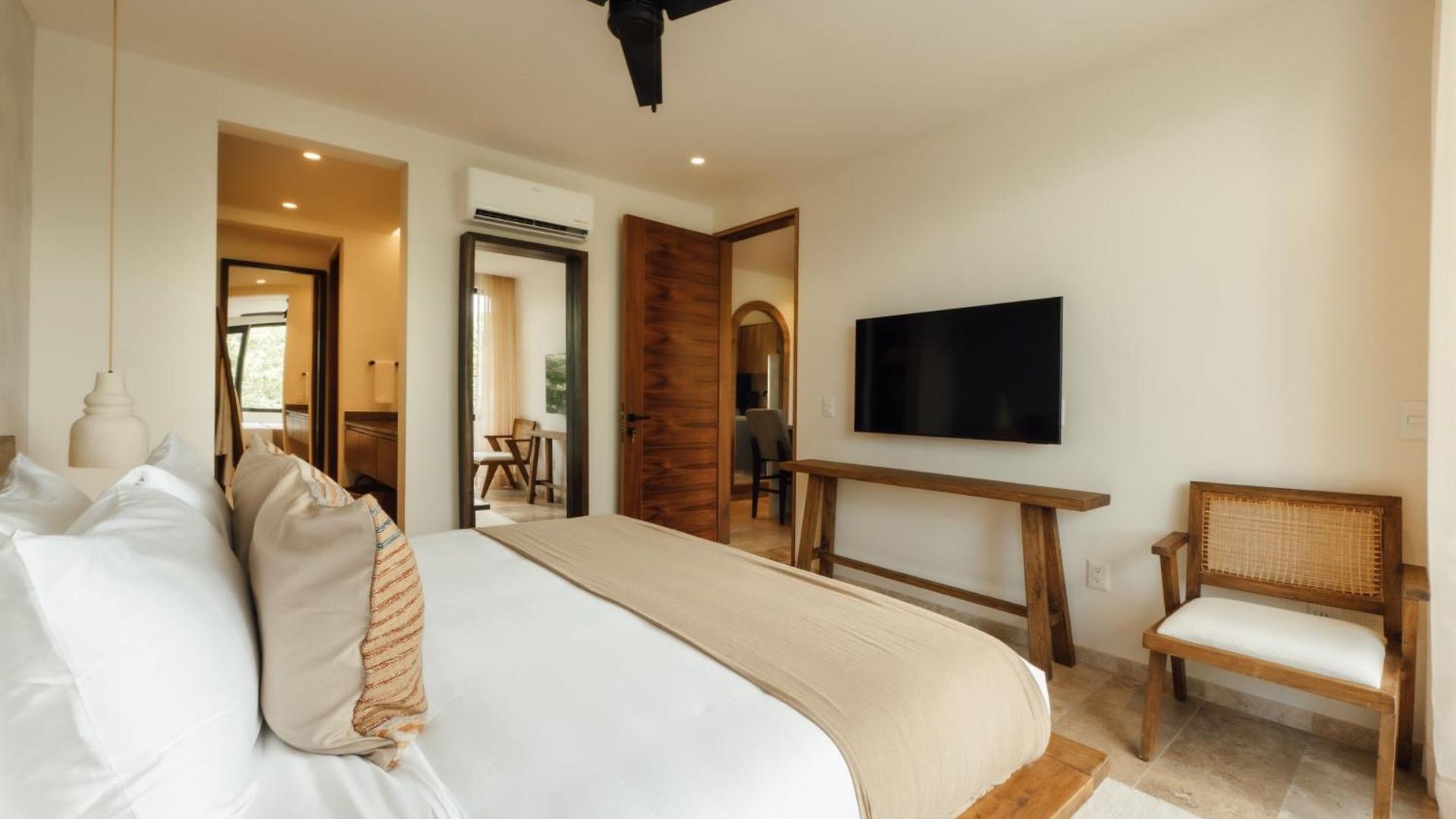 Elegant Duplex With Rooftop Jacuzzi In *