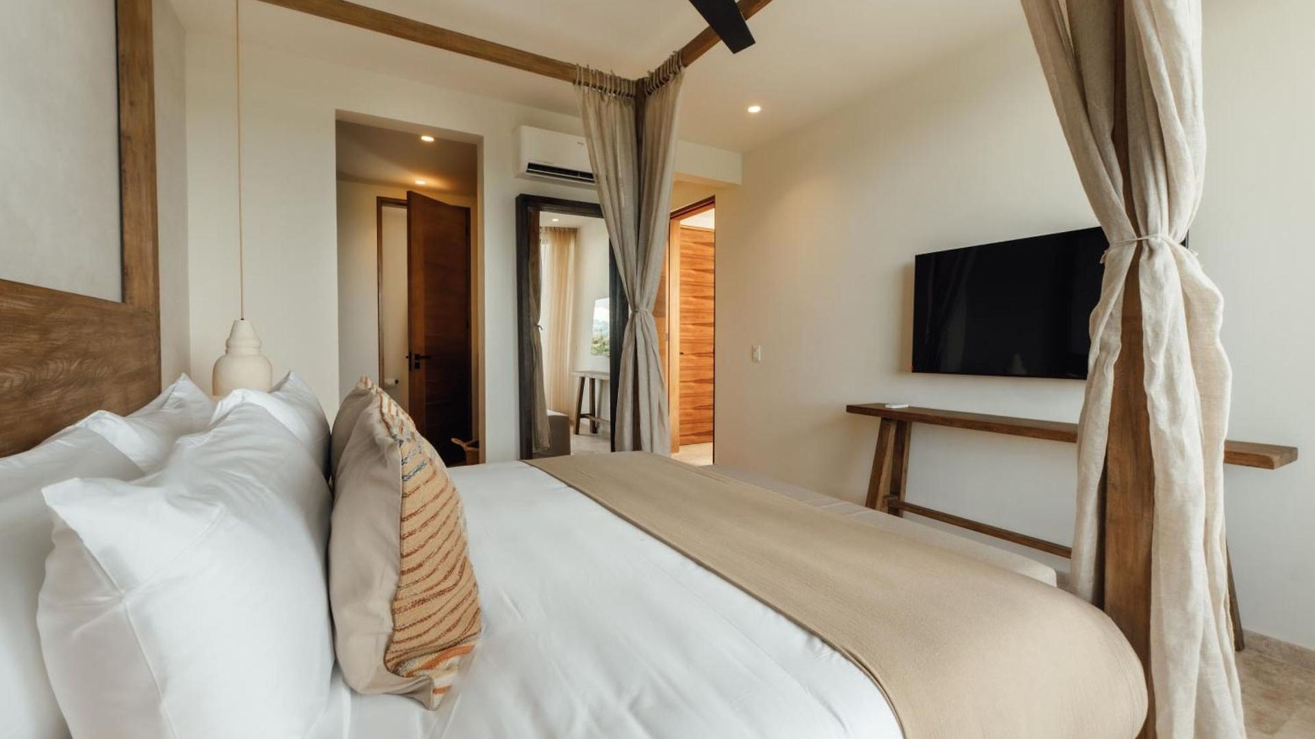 Elegant Duplex With Rooftop Jacuzzi In *