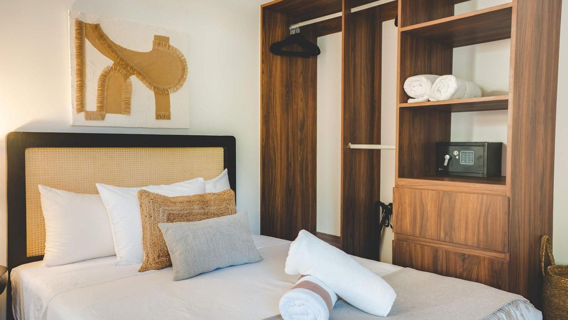 Luxury 2br Retreat With Private Pool & Apartamento *