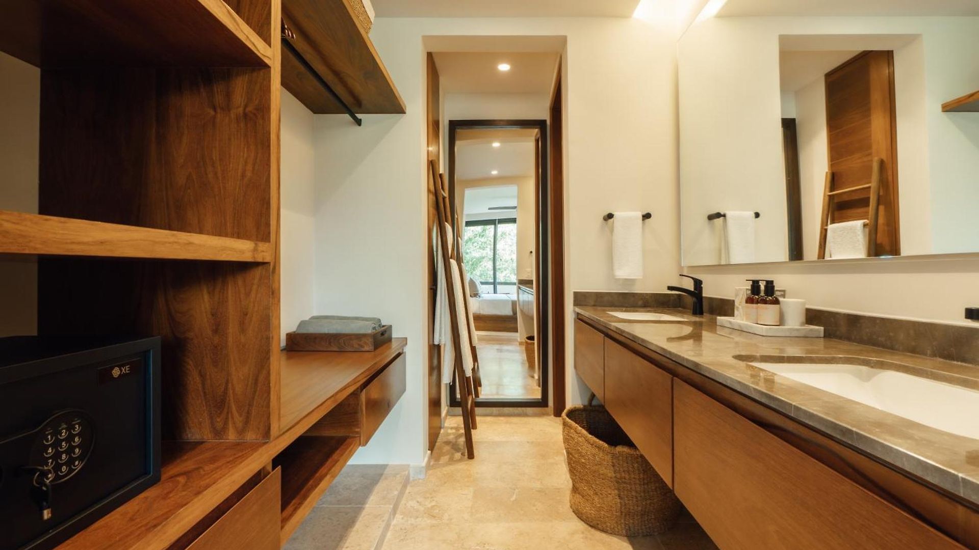 Elegant Duplex With Rooftop Jacuzzi In *