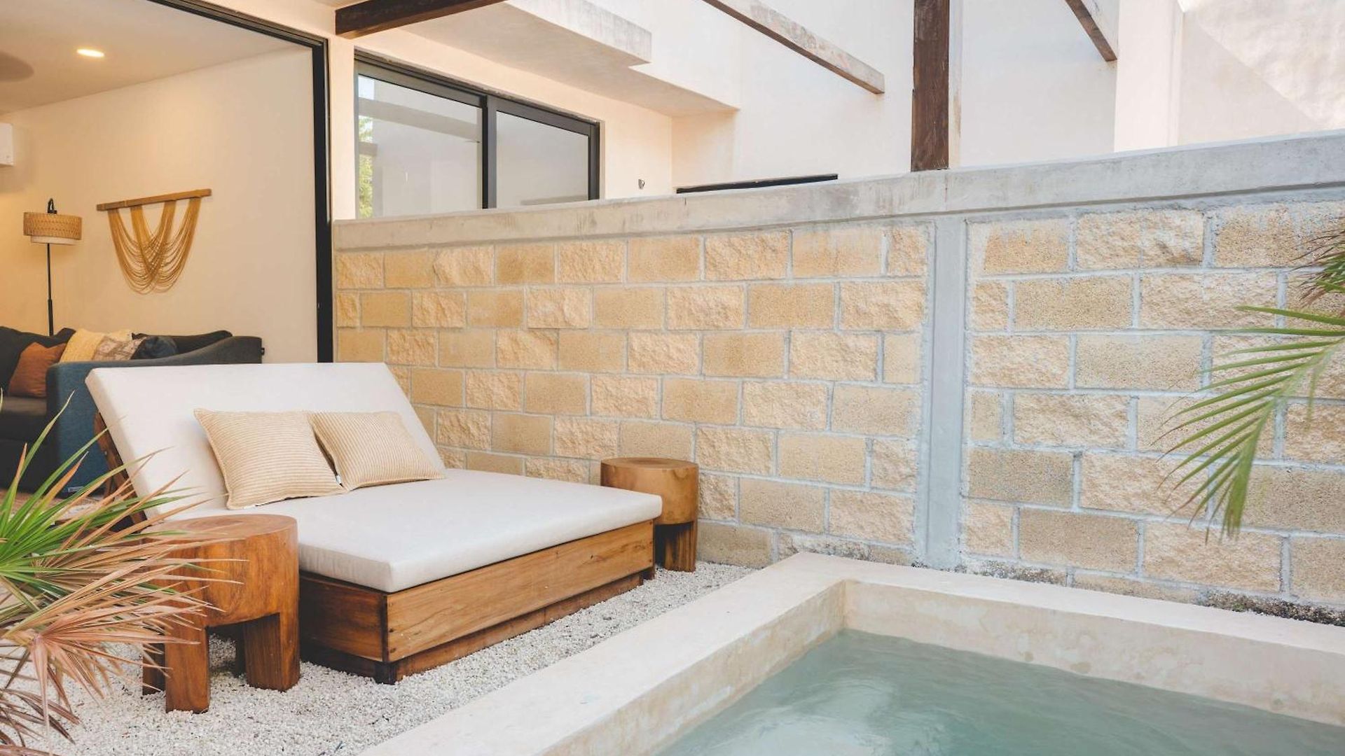 Luxury 2br Retreat With Private Pool &