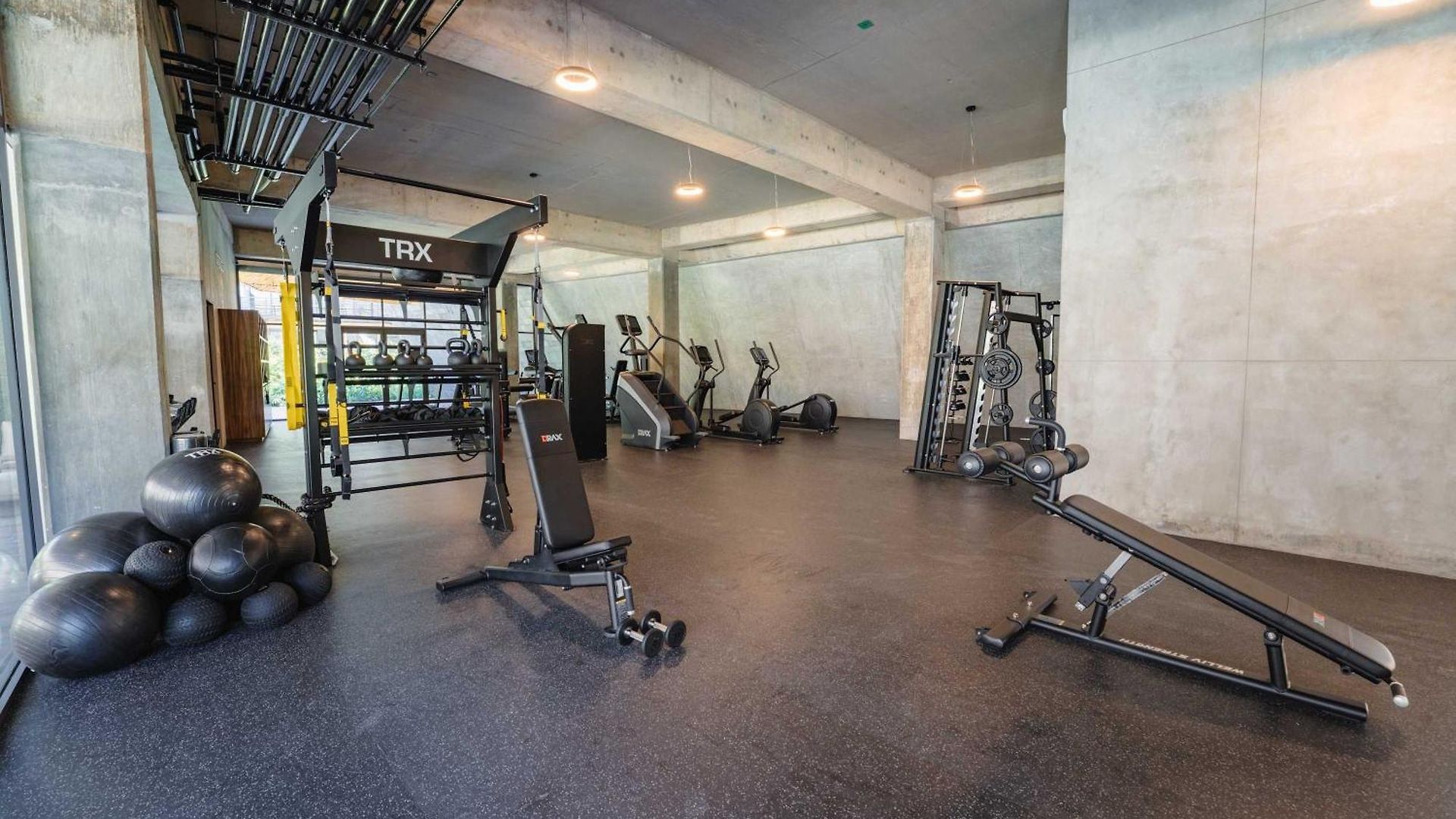 Modern 2br With Pool & Gym Apartment