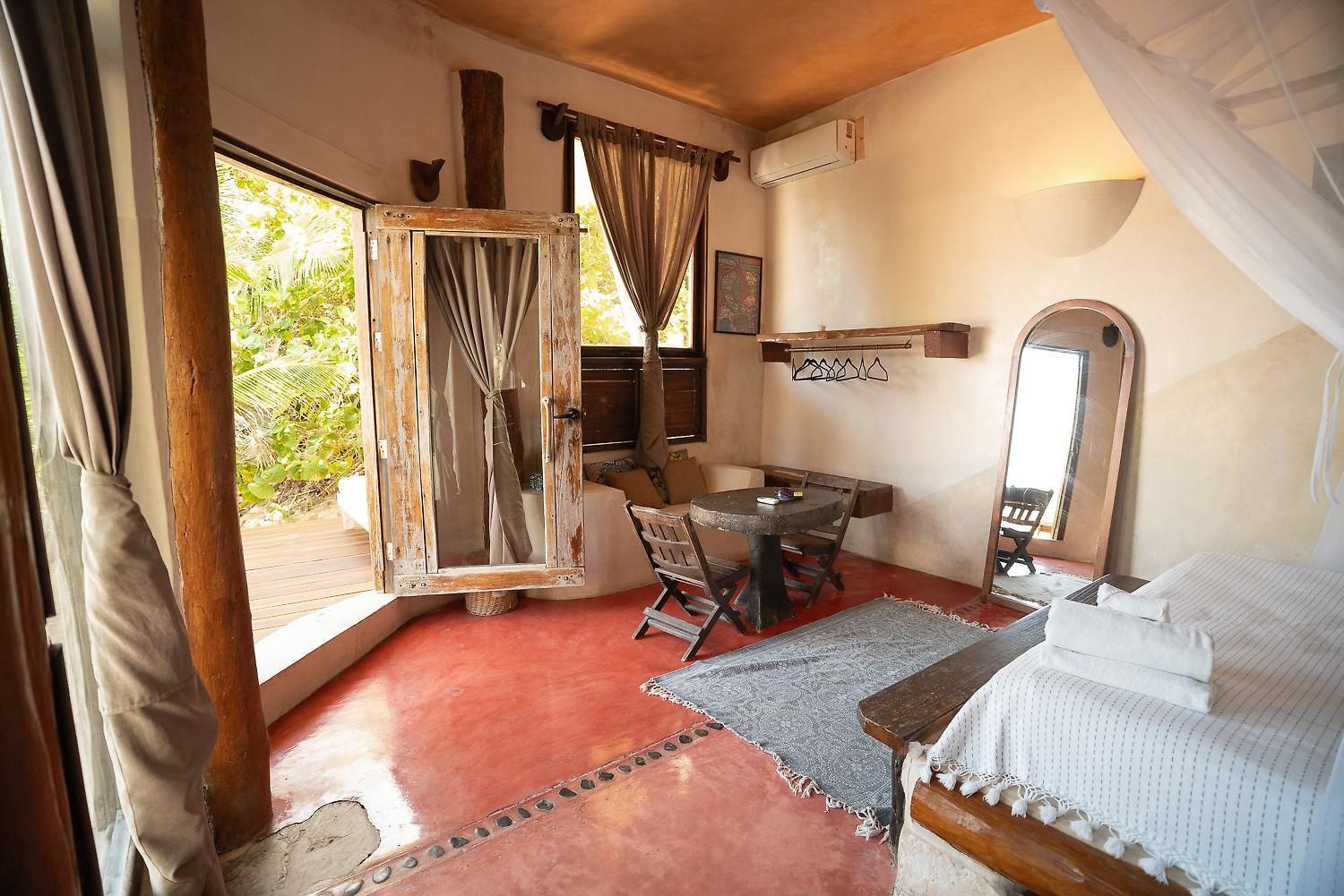 La Del Sol Boutique Hotel