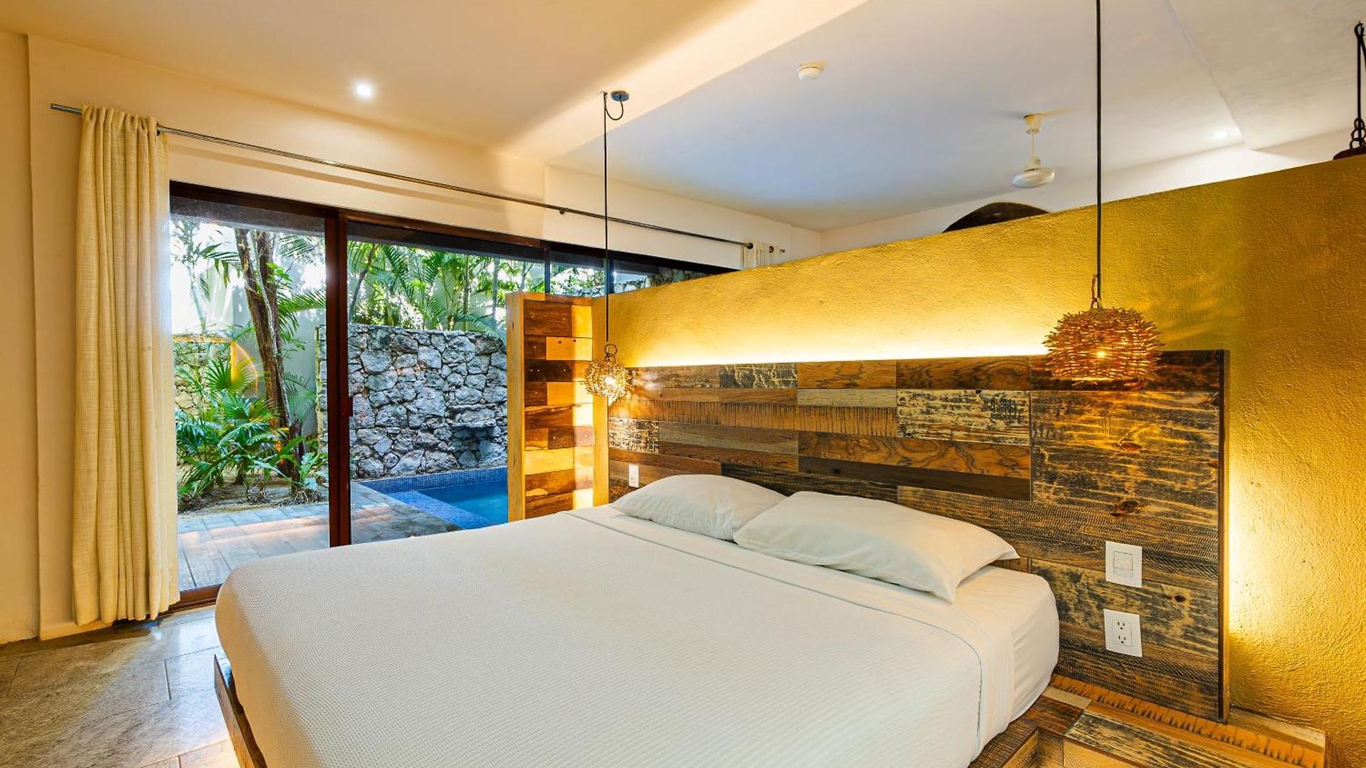 Kuun Taak Hotel 3*
