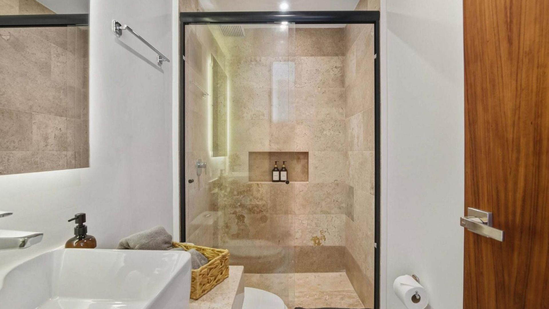 Penthouse With Private Plunge Pool - 2 King Apartment *