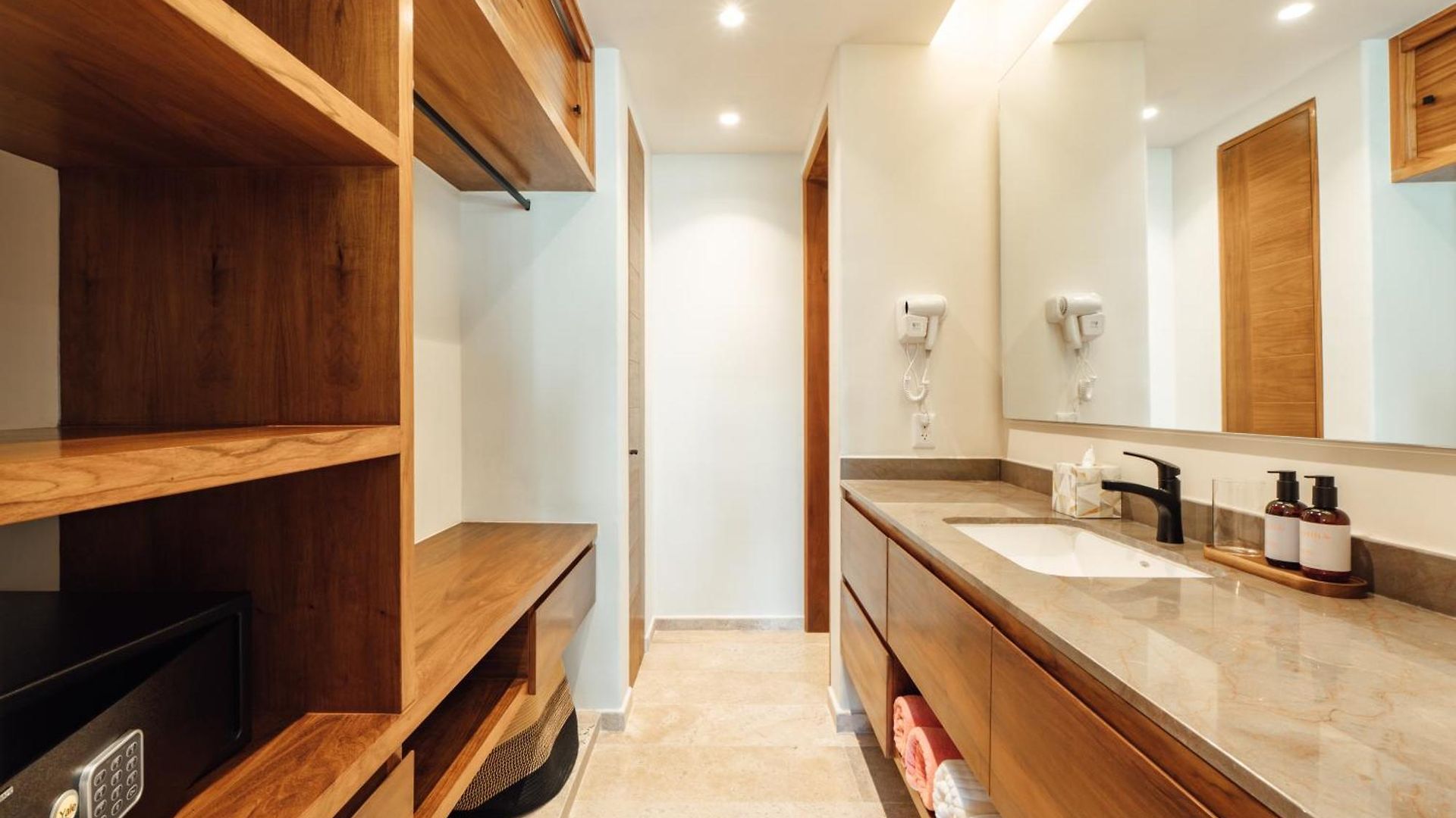 101 Park By Lumina Apartment