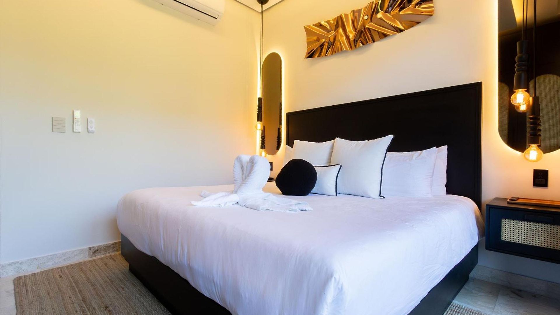 Art House - Filtered Water & 2 Free Clubs Zone Apartment *