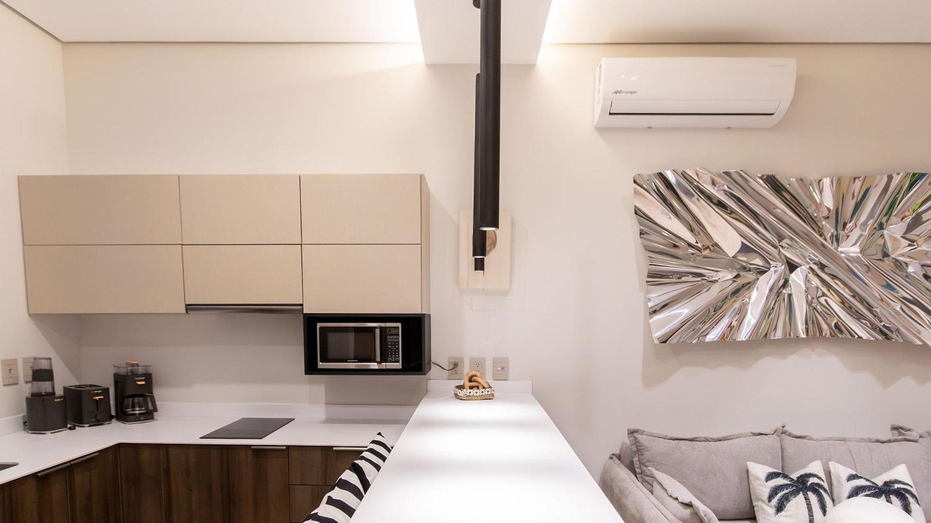 Art House - Filtered Water & 2 Free Clubs Zone Apartment *