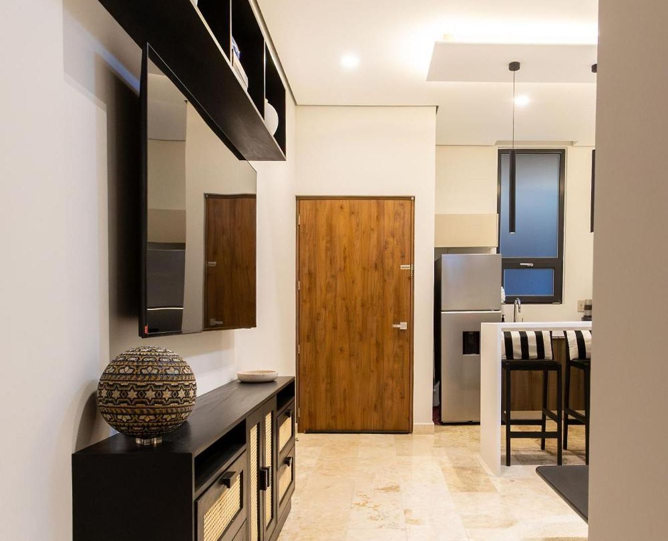 Art House - Filtered Water & 2 Free Clubs Zone Apartment