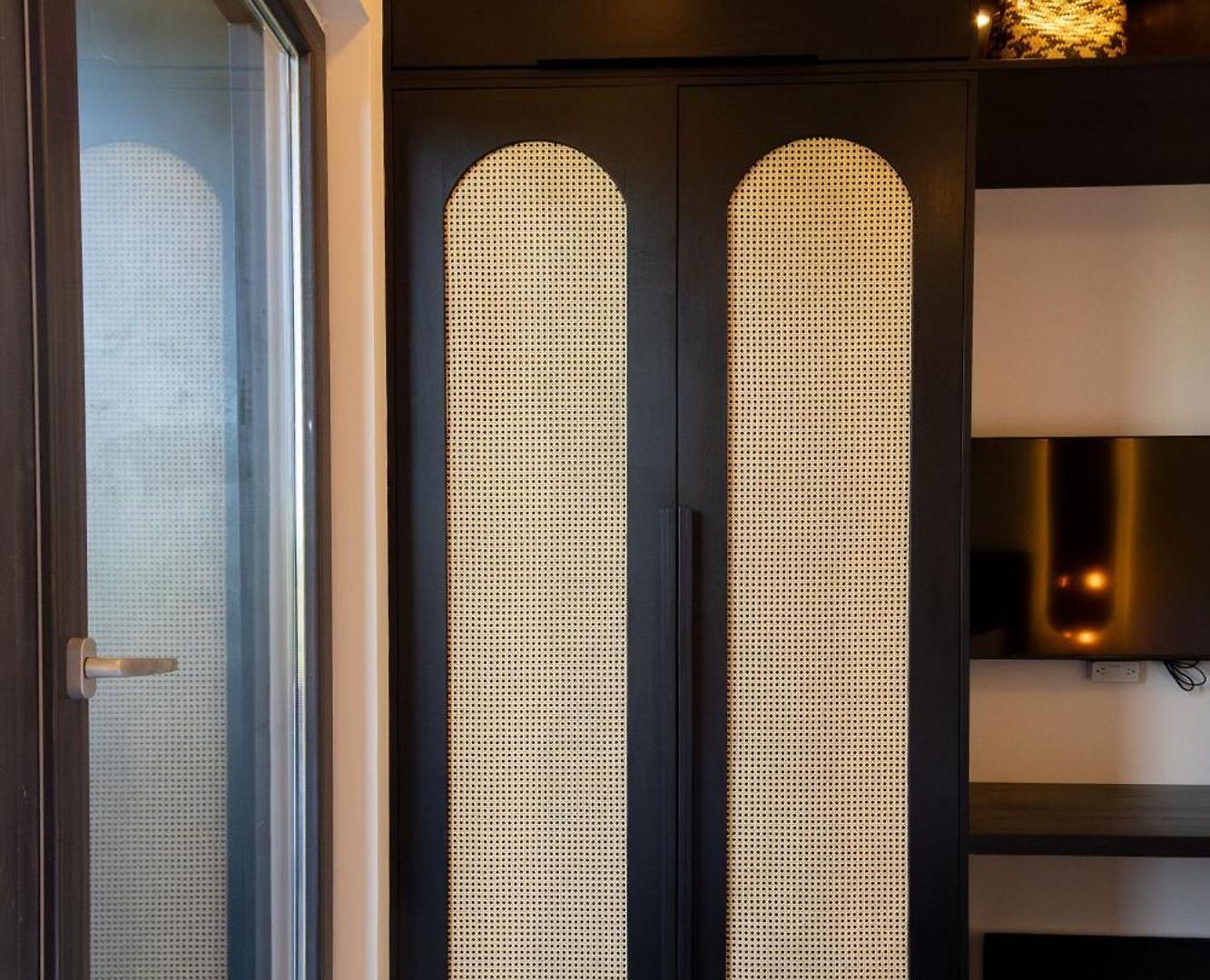 Art House - Filtered Water & 2 Free Clubs Zone
