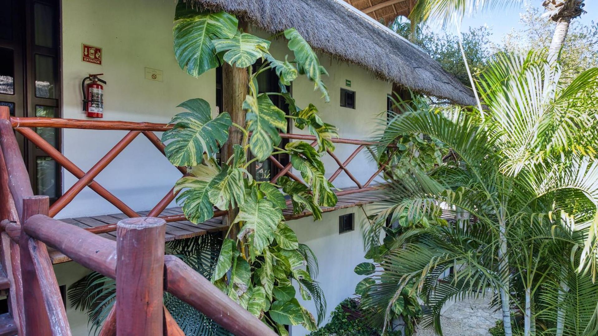 Kin Ha Hotel 3*