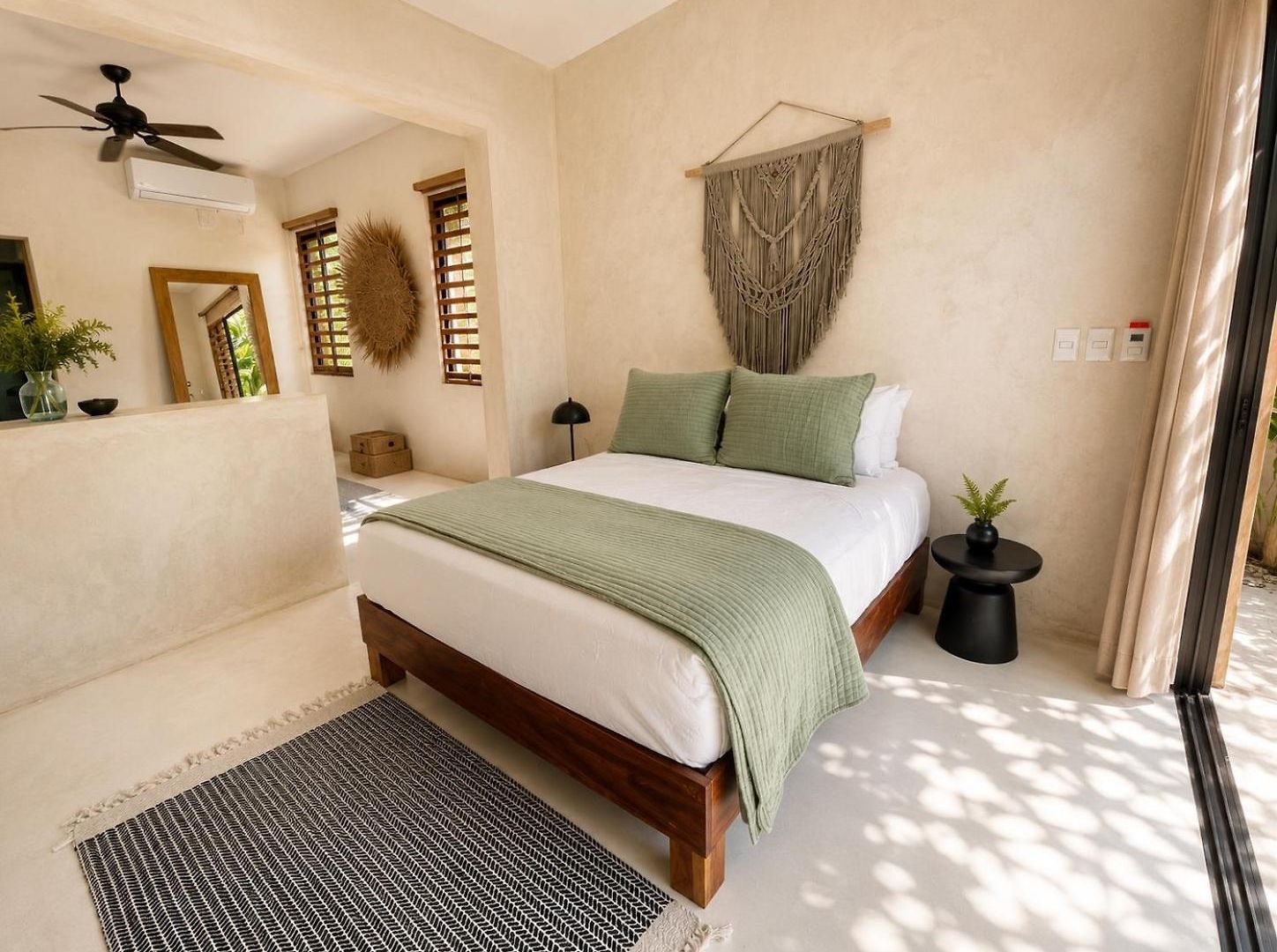 240m2 - 16 Persons - 6 - 2 Swimming Pool - 3 Jacuzzis Villa