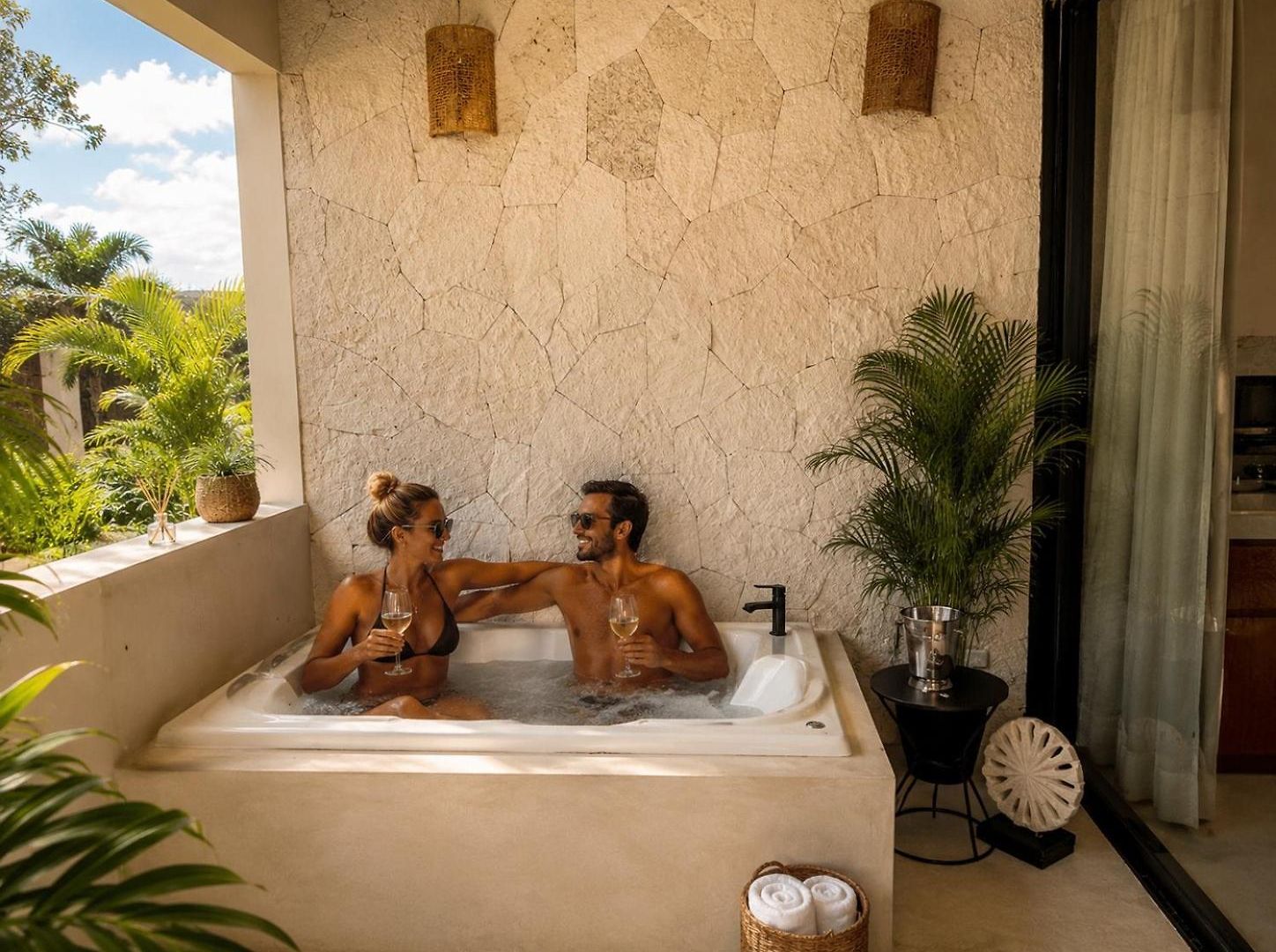 240m2 - 16 Persons - 6 - 2 Swimming Pool - 3 Jacuzzis Villa Tulum