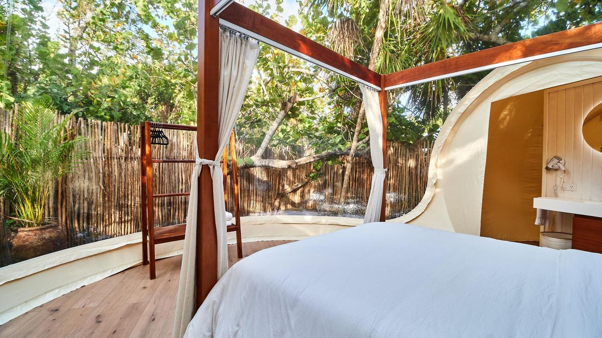 Hotel cápsula Astral Tulum