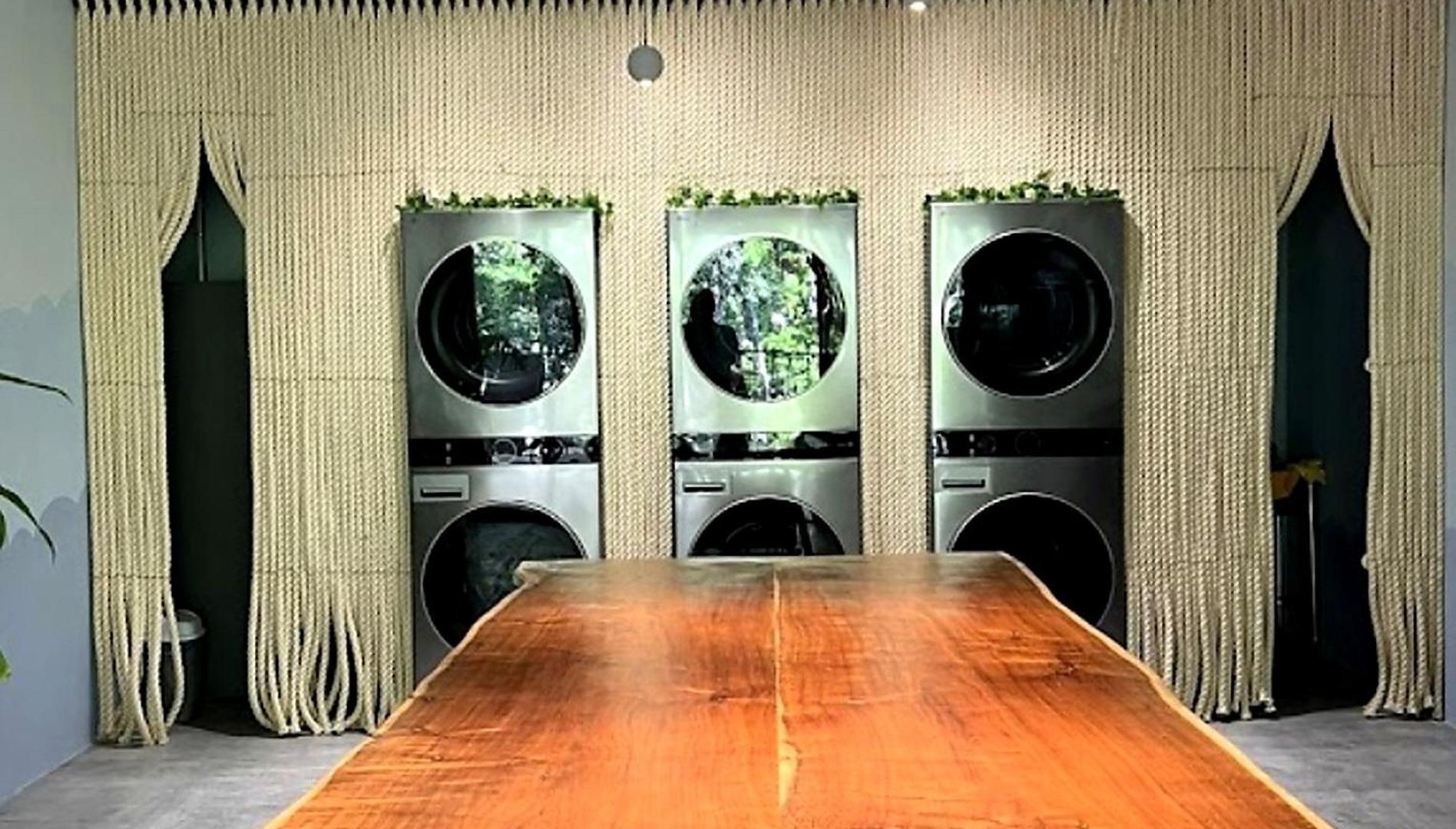 Apartment Jungle Gem With Swim-up Pool & Easy Paved Access
