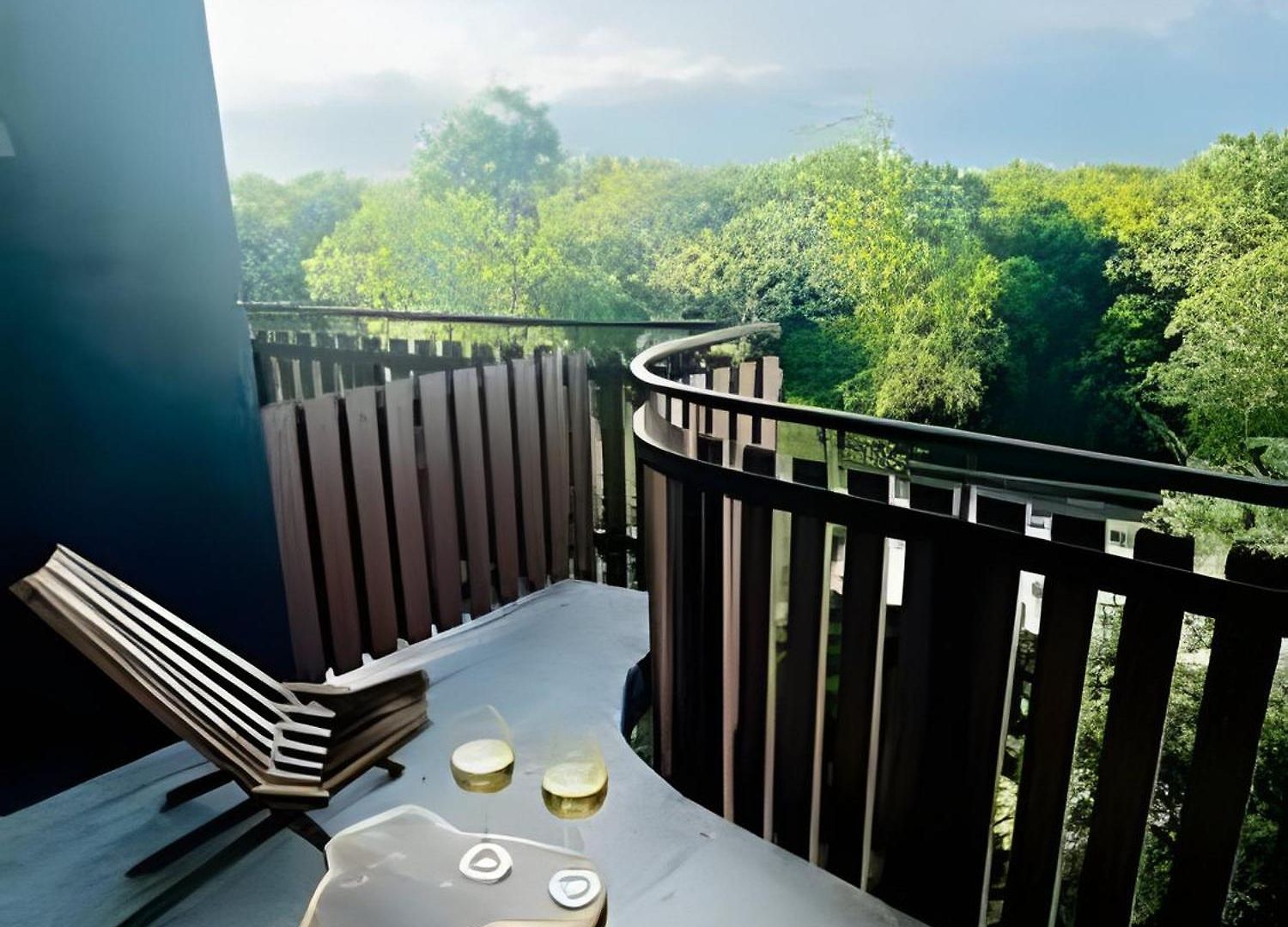 Jungle Guardian - Rooftop Pool & Club