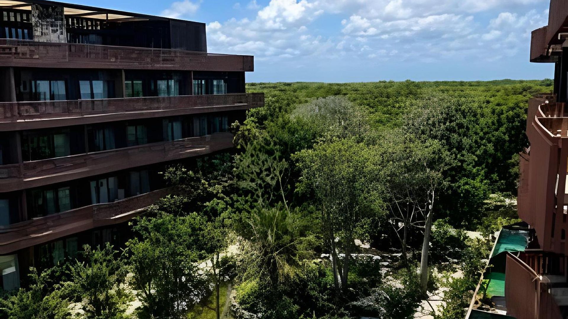 Jungle Guardian - Rooftop Pool & Club Сasa de vacaciones