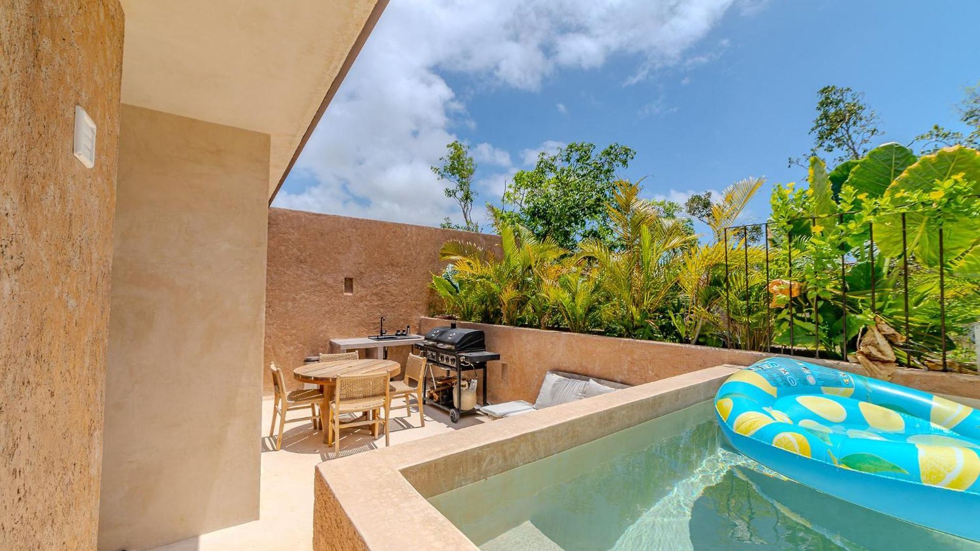 Jungle Apt, Private Pool & Security 24 Apartment *
