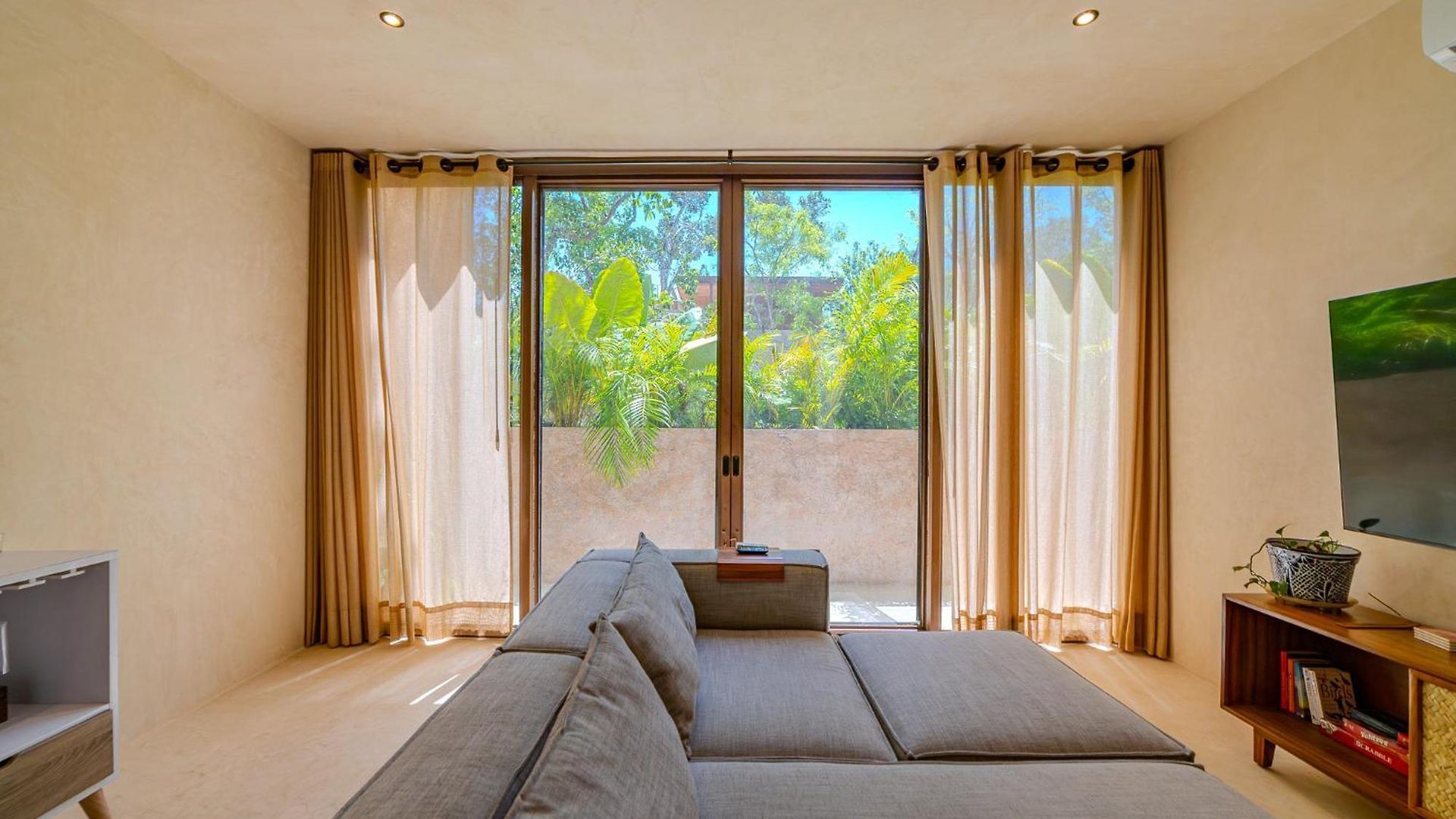 Jungle Apt, Private Pool & Security 24 *