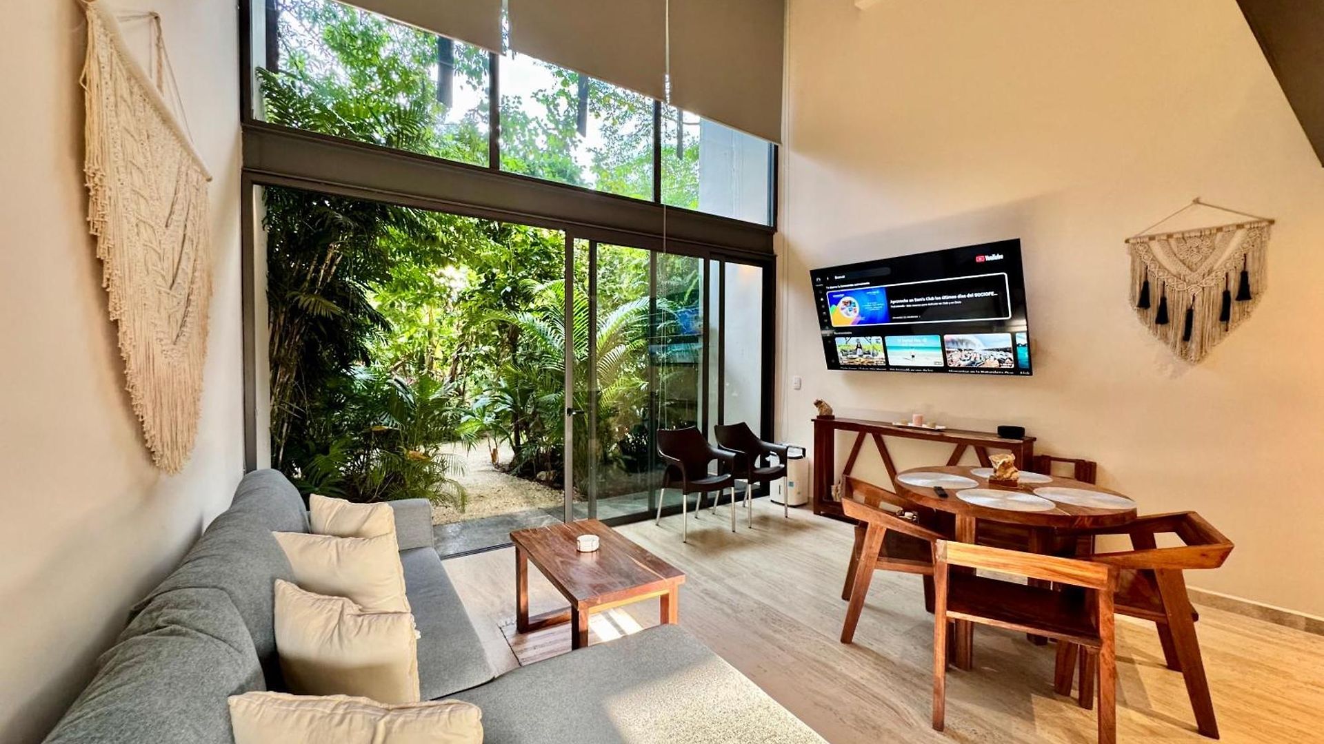 Luxury Loft Minutes From The Sea! Apartment