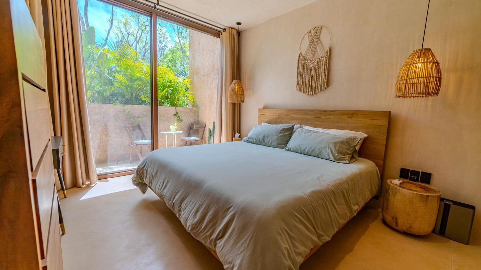 Jungle Apt, Private Pool & Security 24 Apartment