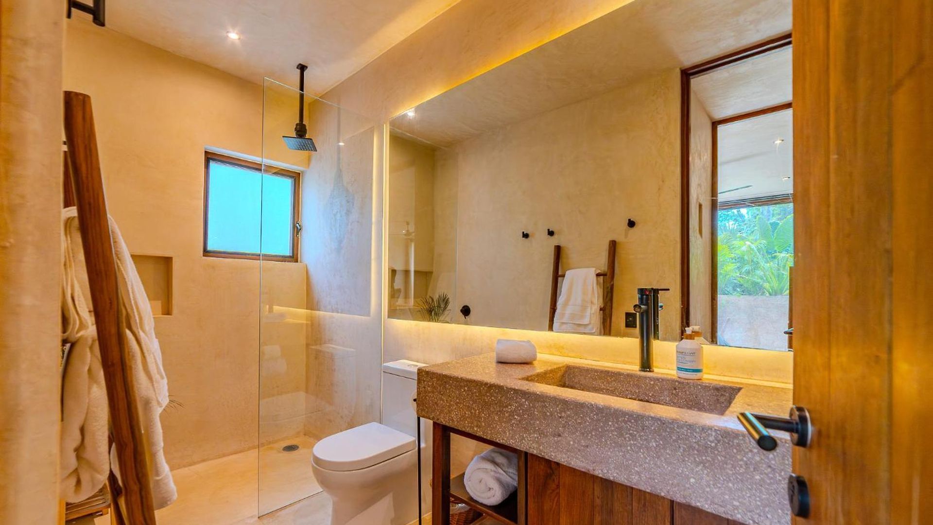 Jungle Apt, Private Pool & Security 24 Apartment *