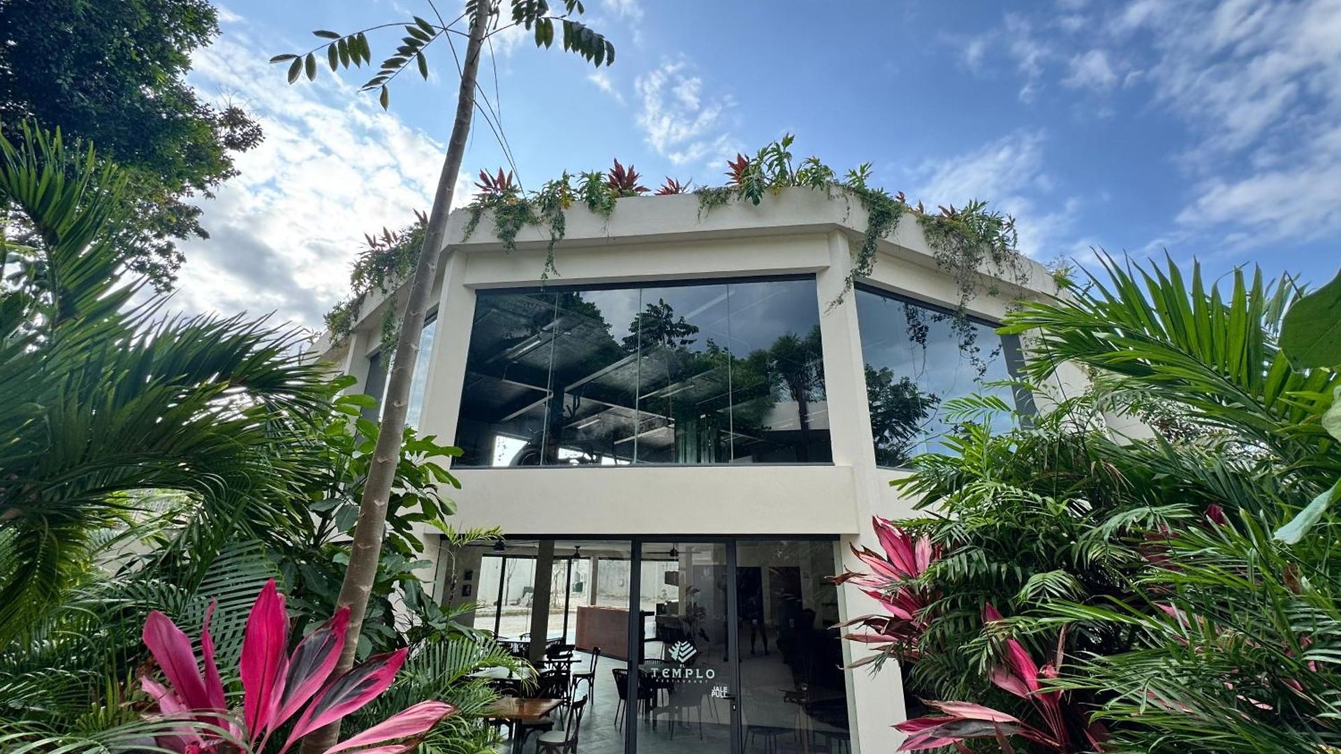 Apartment Luxury Loft Minutes From The Sea!
