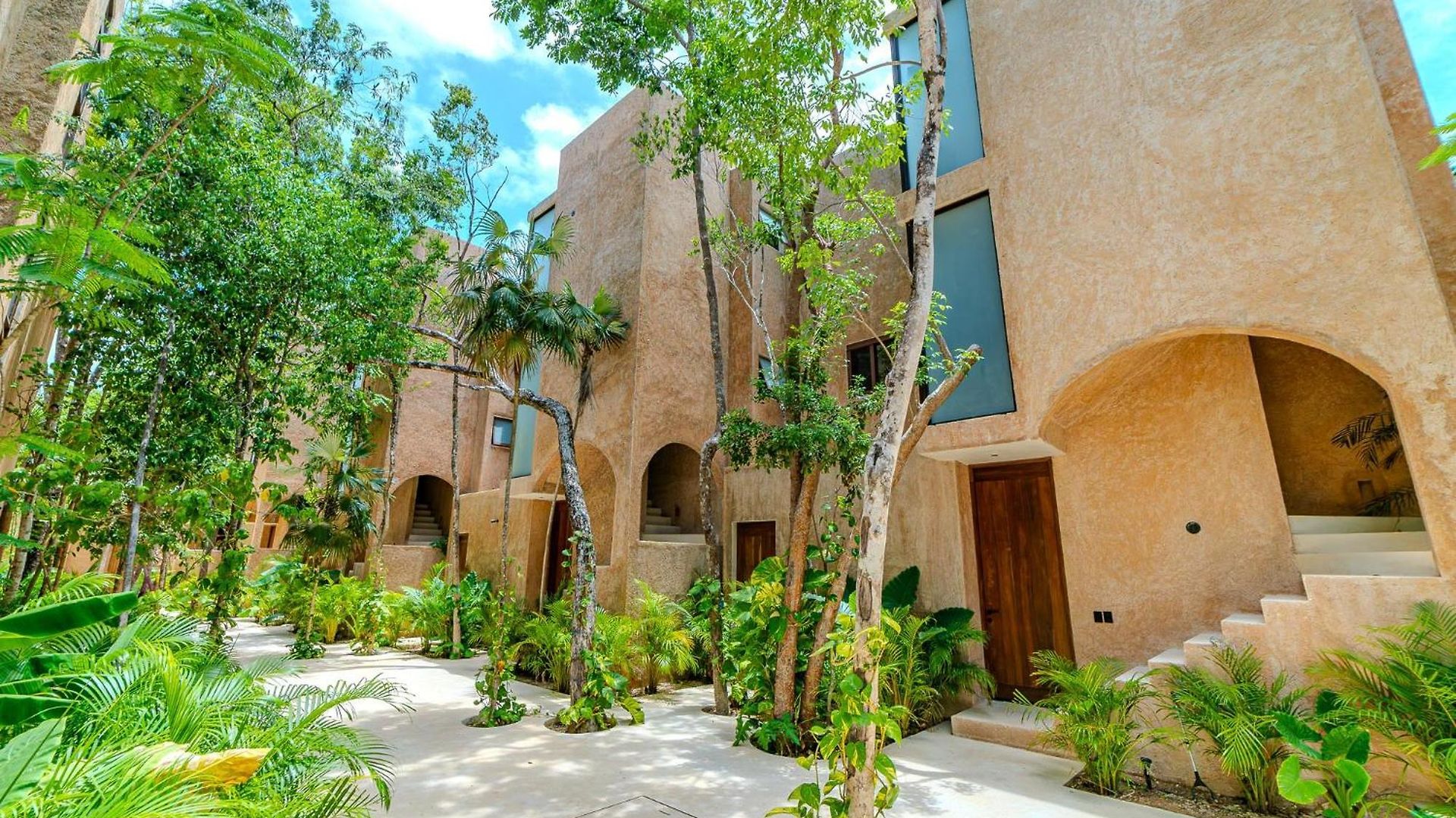 Jungle Apt, Private Pool & Security 24 Apartment