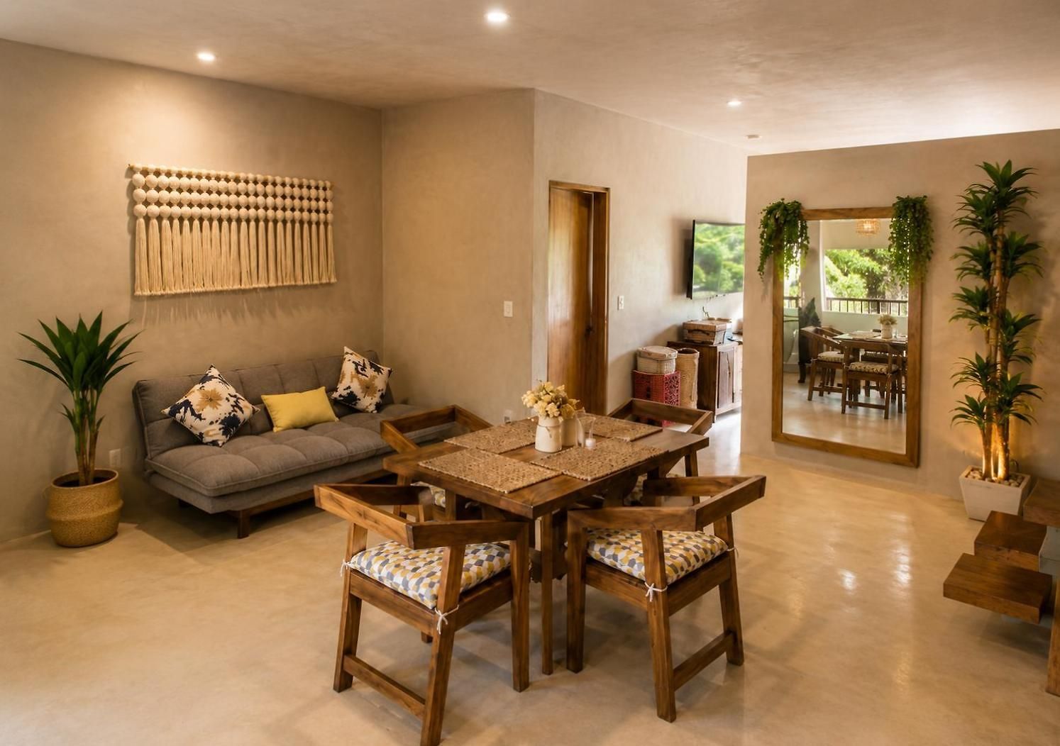 Luxury Penthouse With Private Plunge Pool In Apartment *
