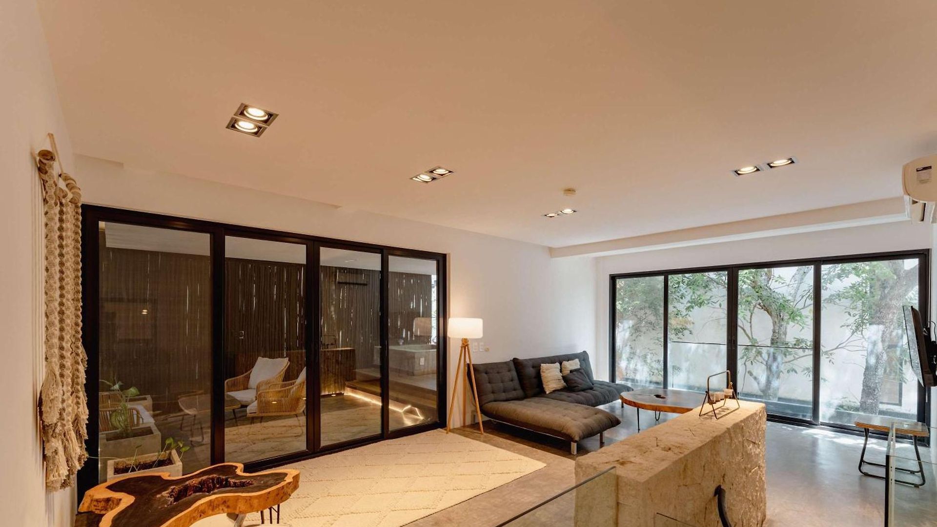 Stylish 3br Retreat In Serene Luxury Setting Apartment