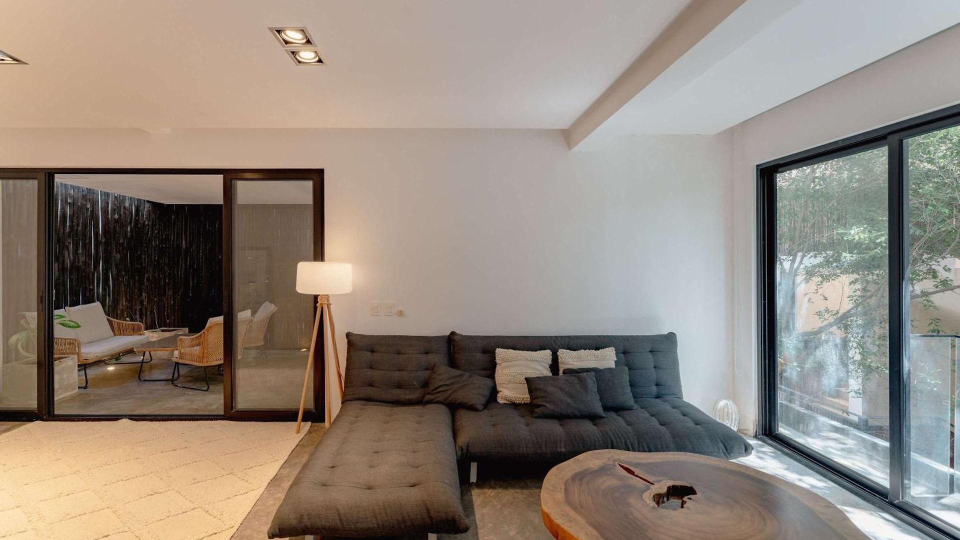 Stylish 3br Retreat In Serene Luxury Setting